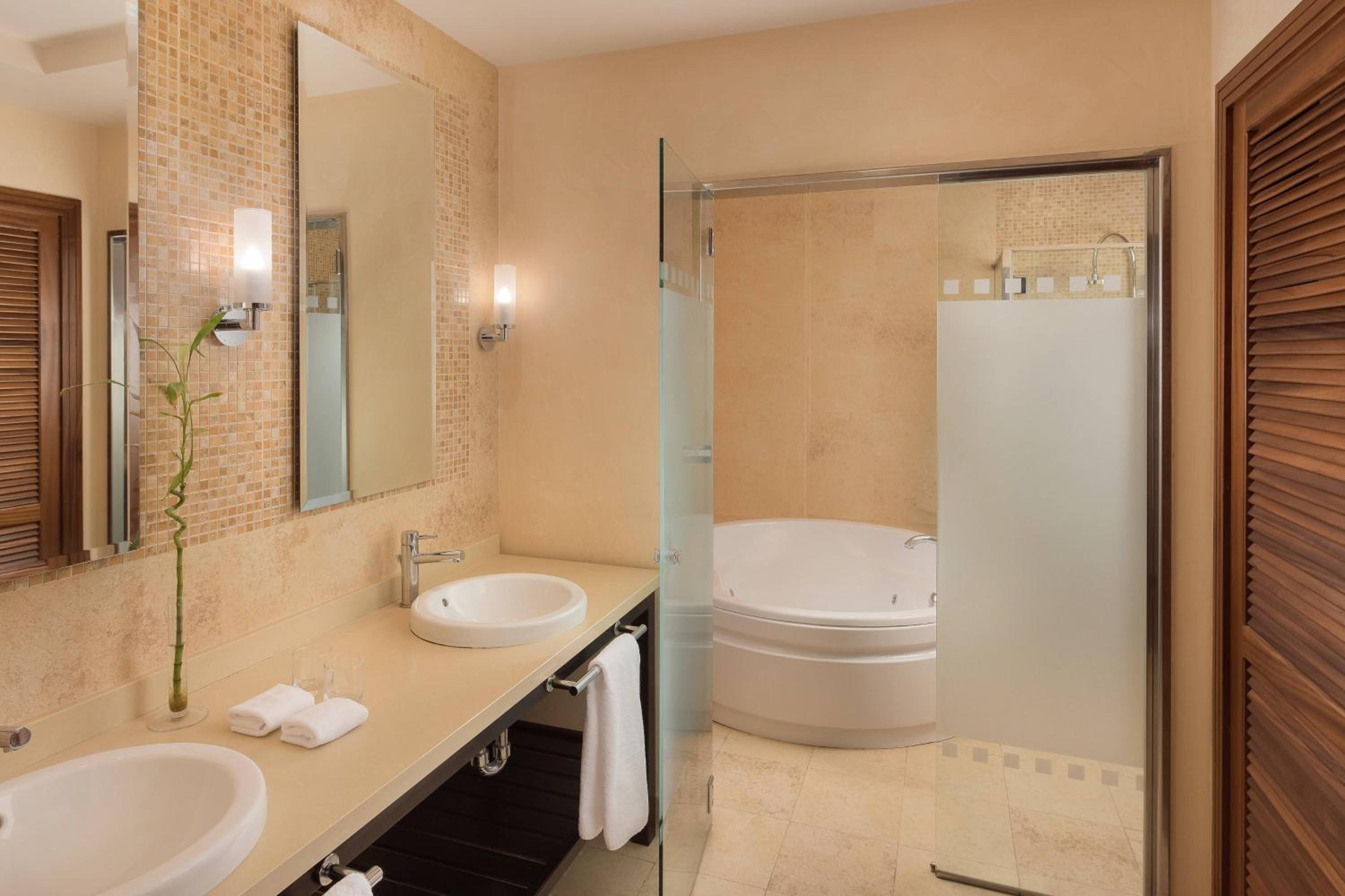 Junior King Suite with Ocean View