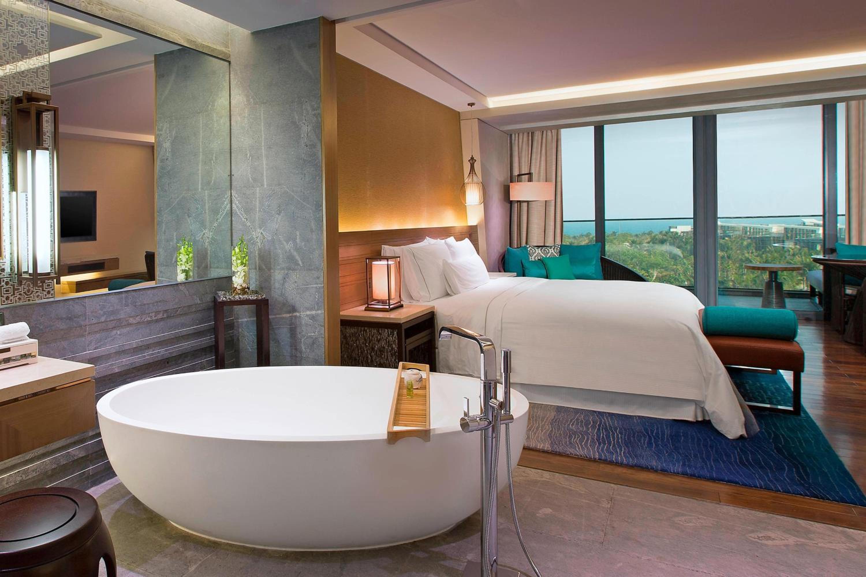 Deluxe Seaview Room King photo 2