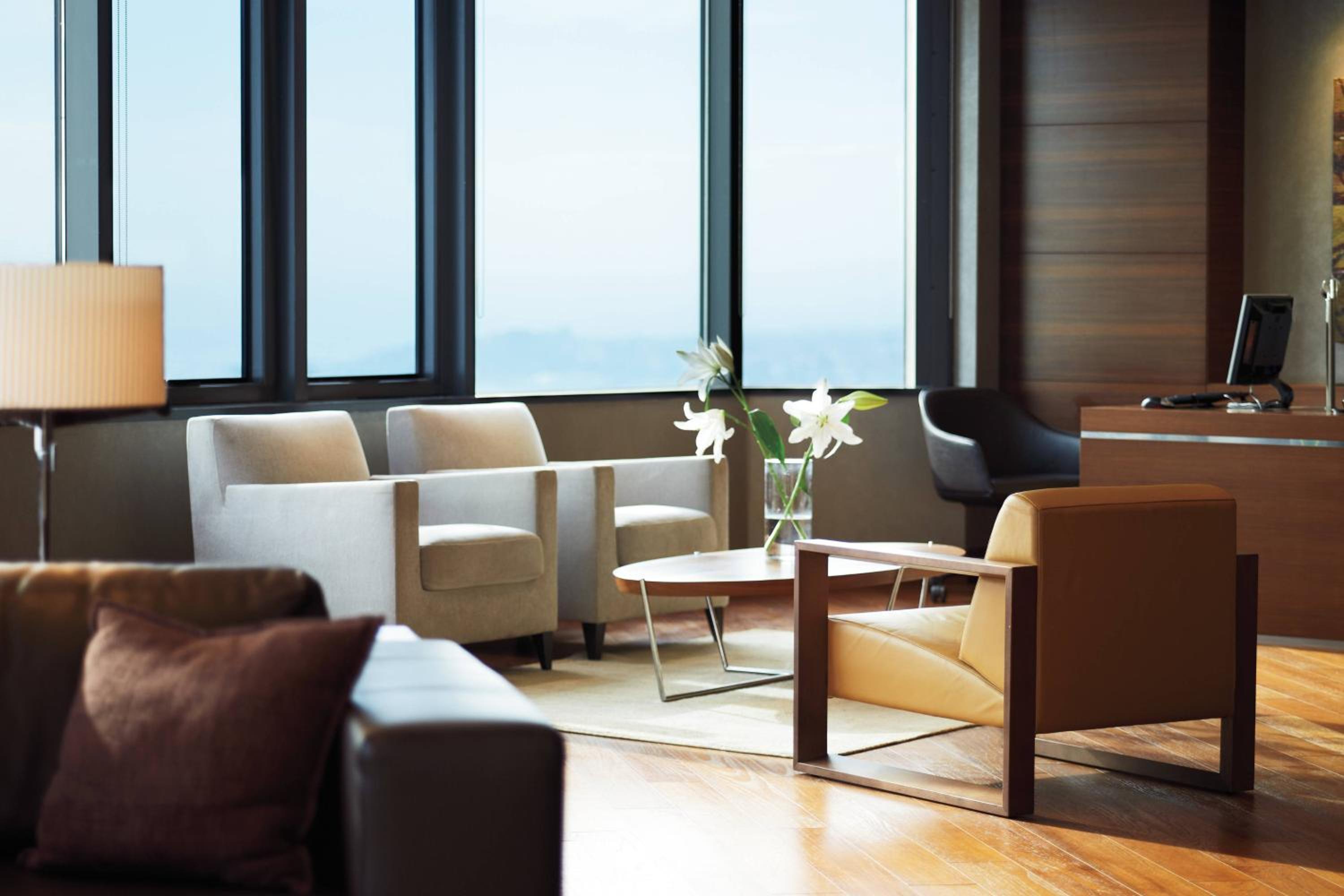 Club Room with Club Lounge Access and Sea View