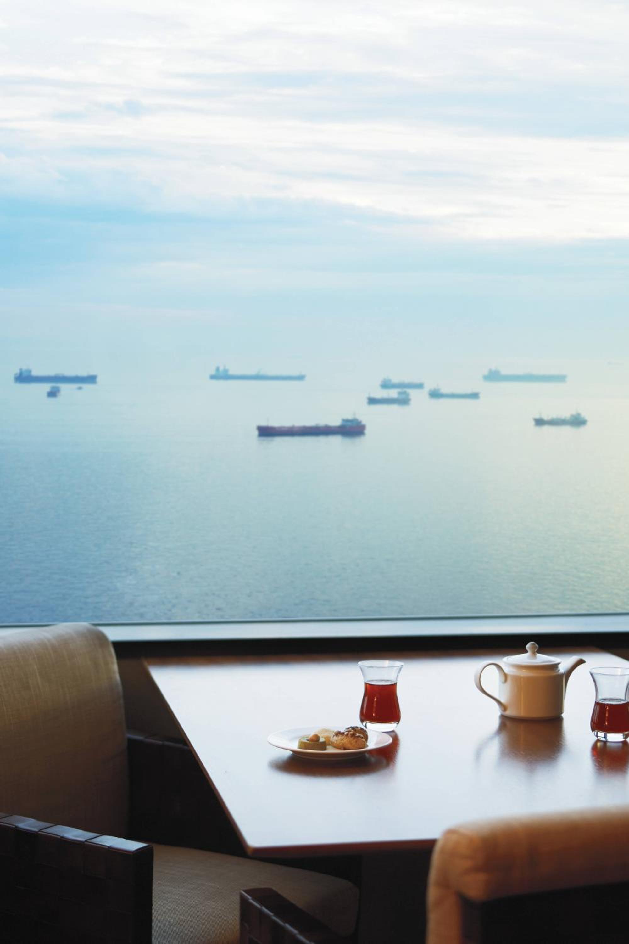 Junior Suite with Club Lounge Access and Sea View thumbnail 5