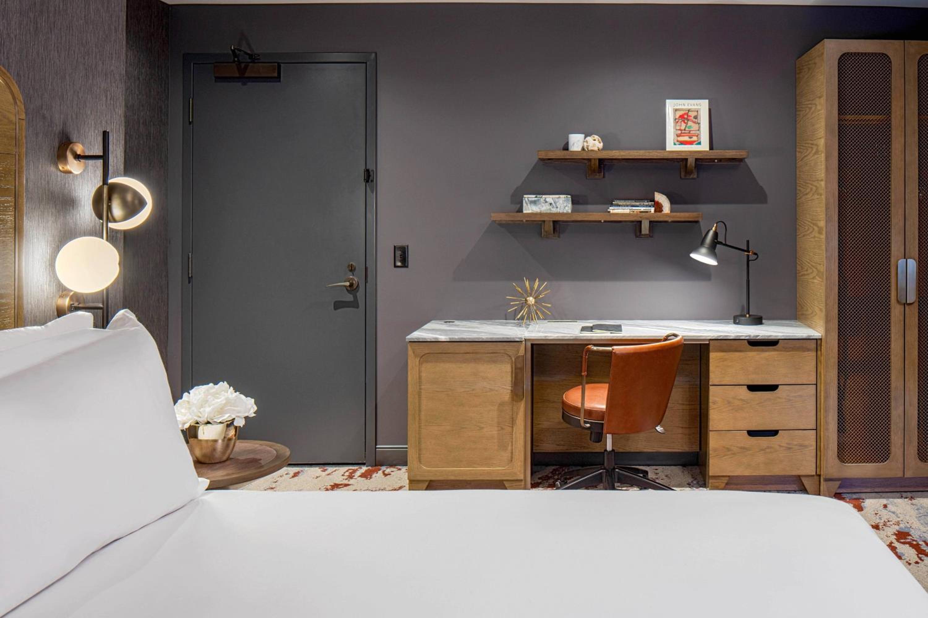 Junior Suite, 1 King - Photo 1