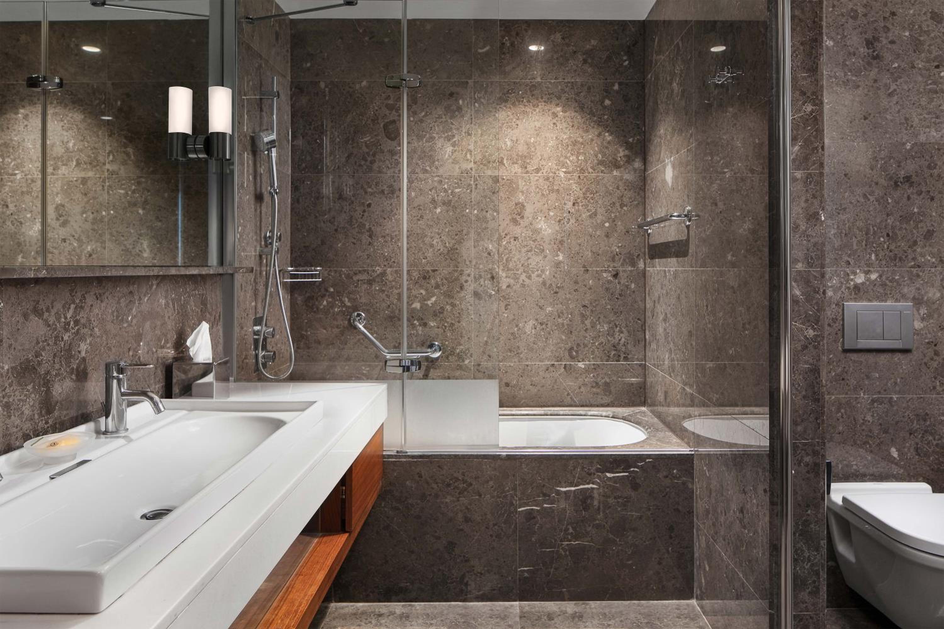 Park Suite with Club Lounge Access and Sea View