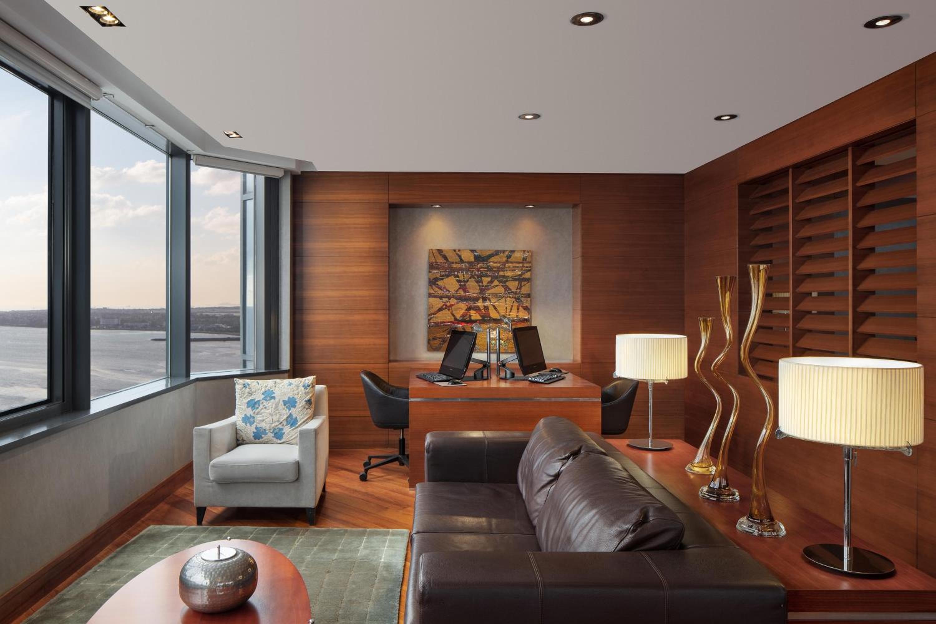 Club Suite with Club Lounge Access and Sea View thumbnail 6