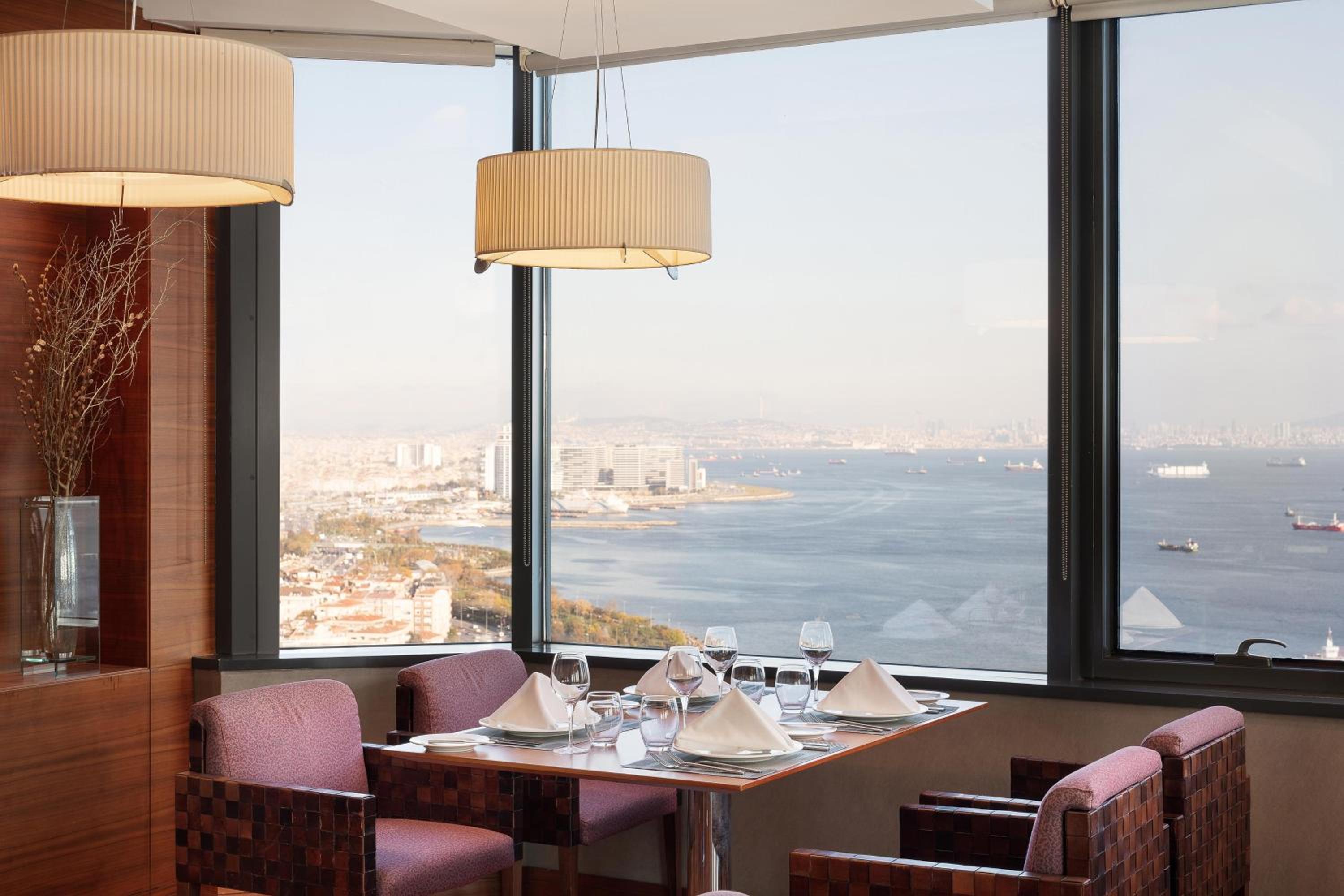 Executive Suite Club Lounge Access and Sea View