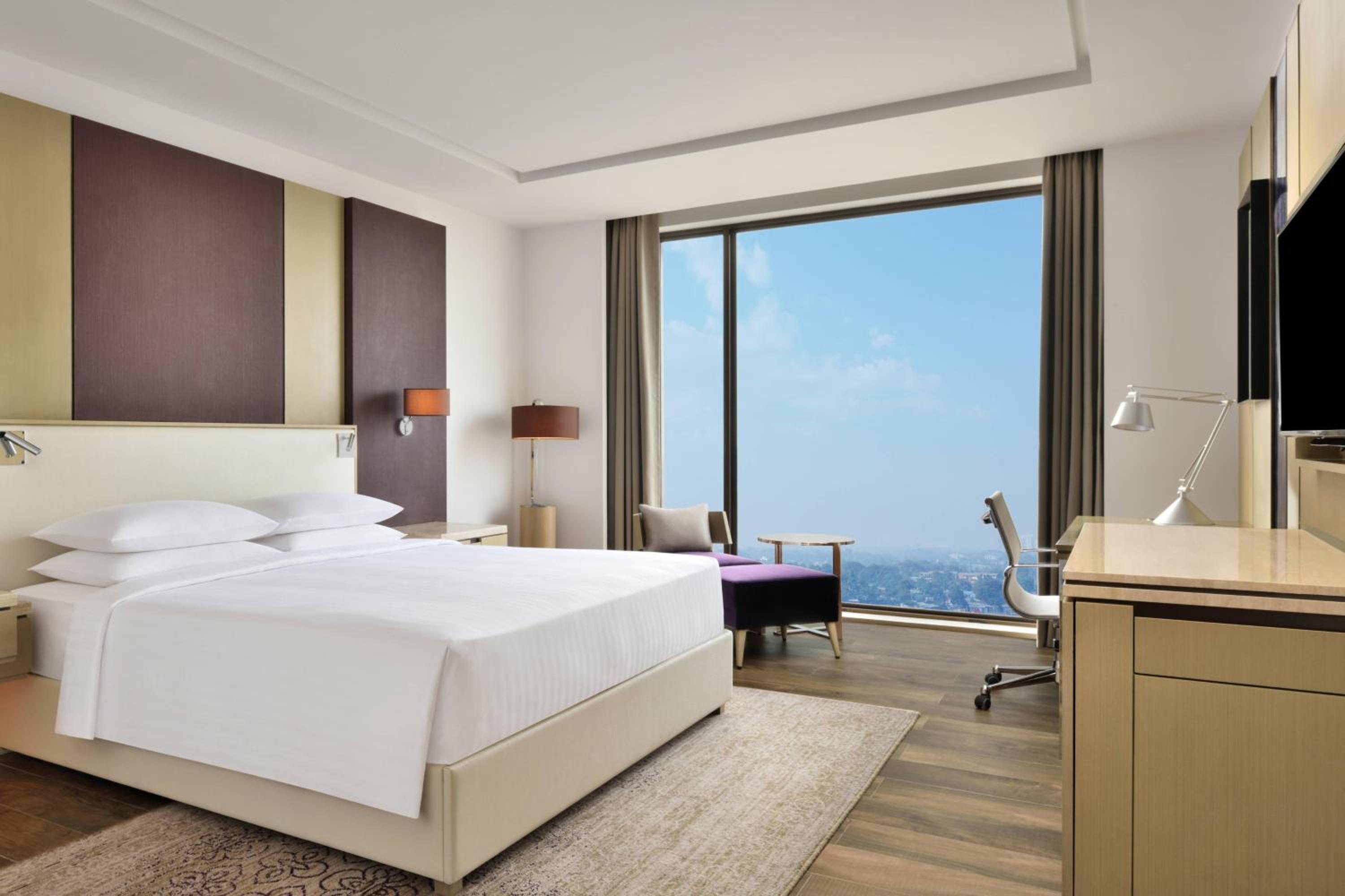Executive Guest Room, 1 King, High floor photo 1