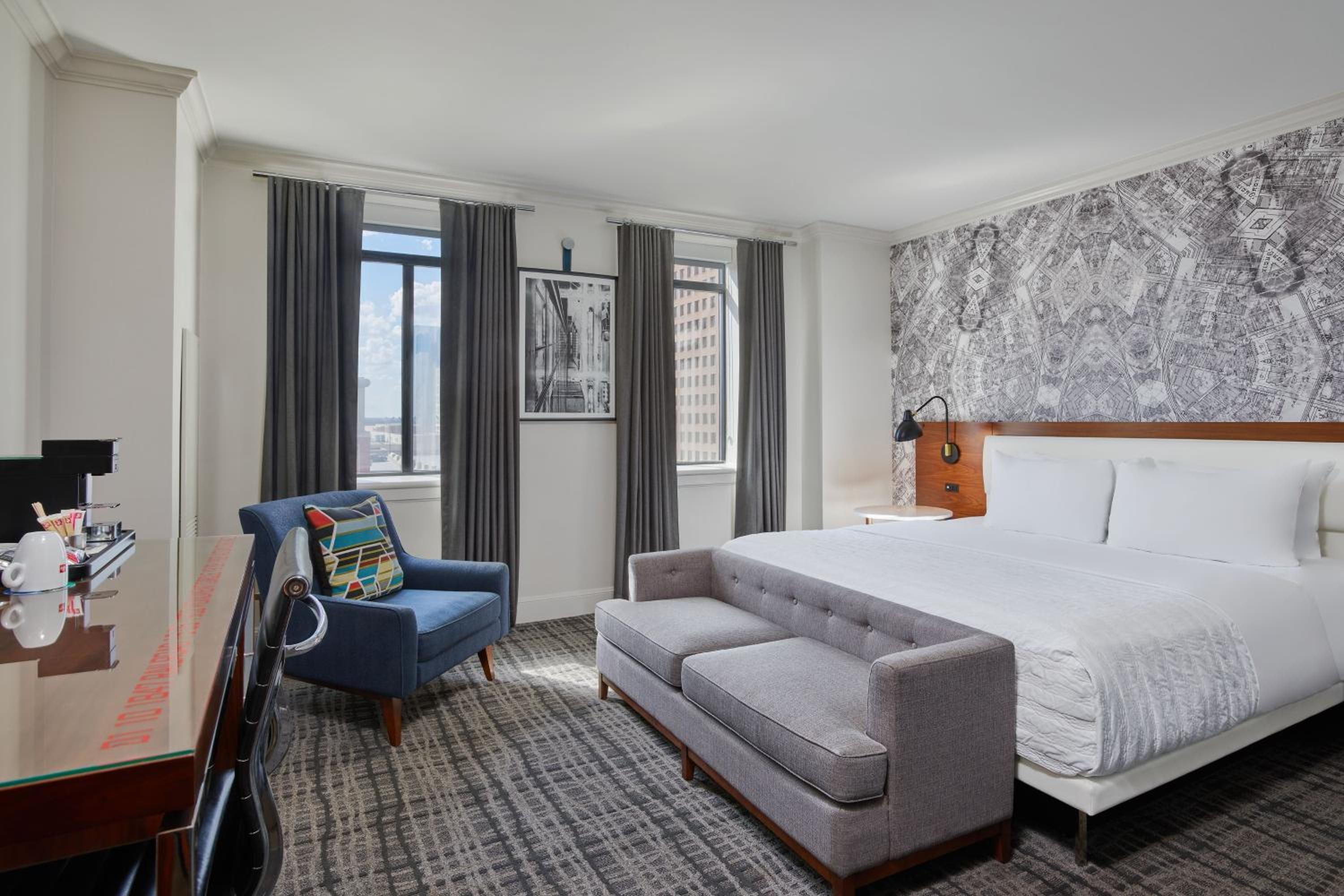 Concierge level, Guest room, 1 King, Corner room - Photo 3