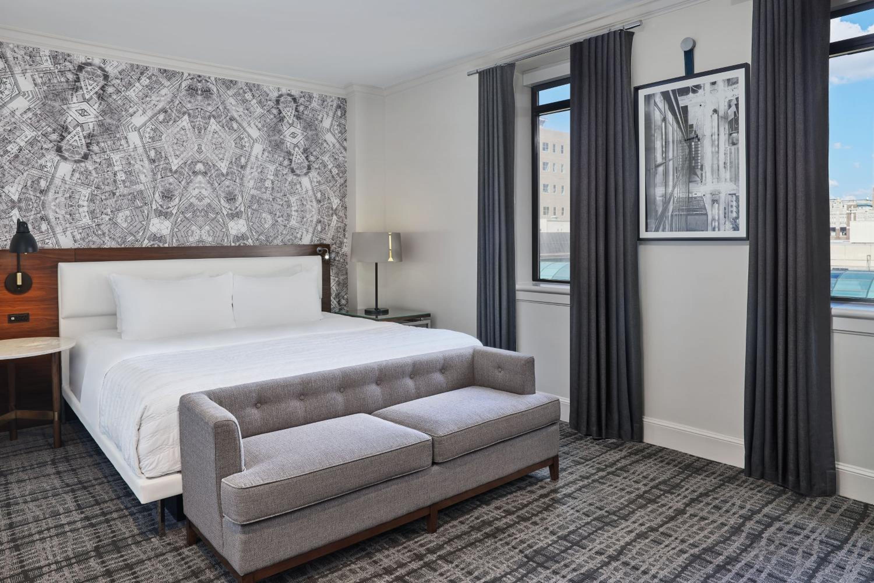 Deluxe, Guest room, King - Photo 4