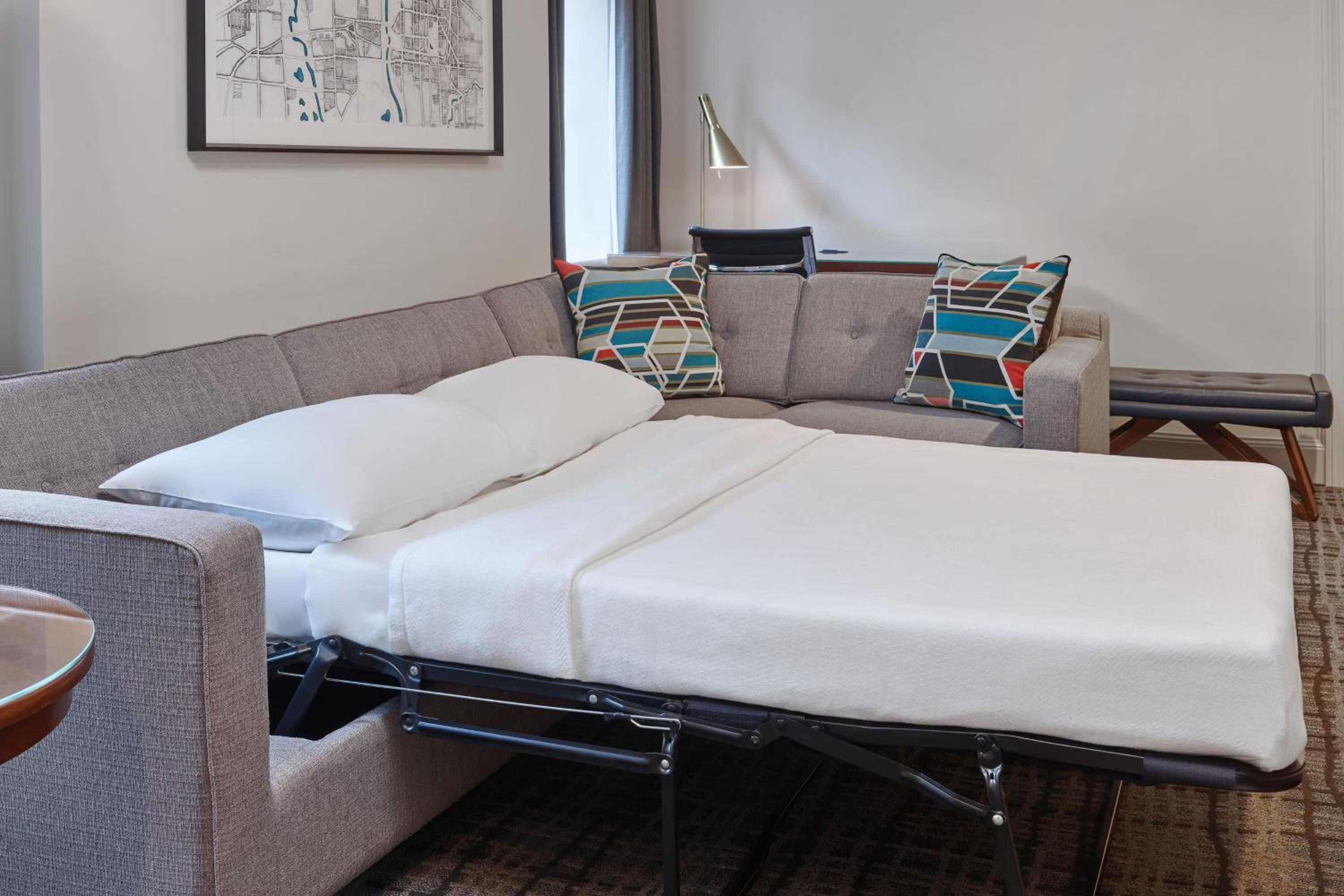 1 Bedroom Suite, 1 King - Photo 2