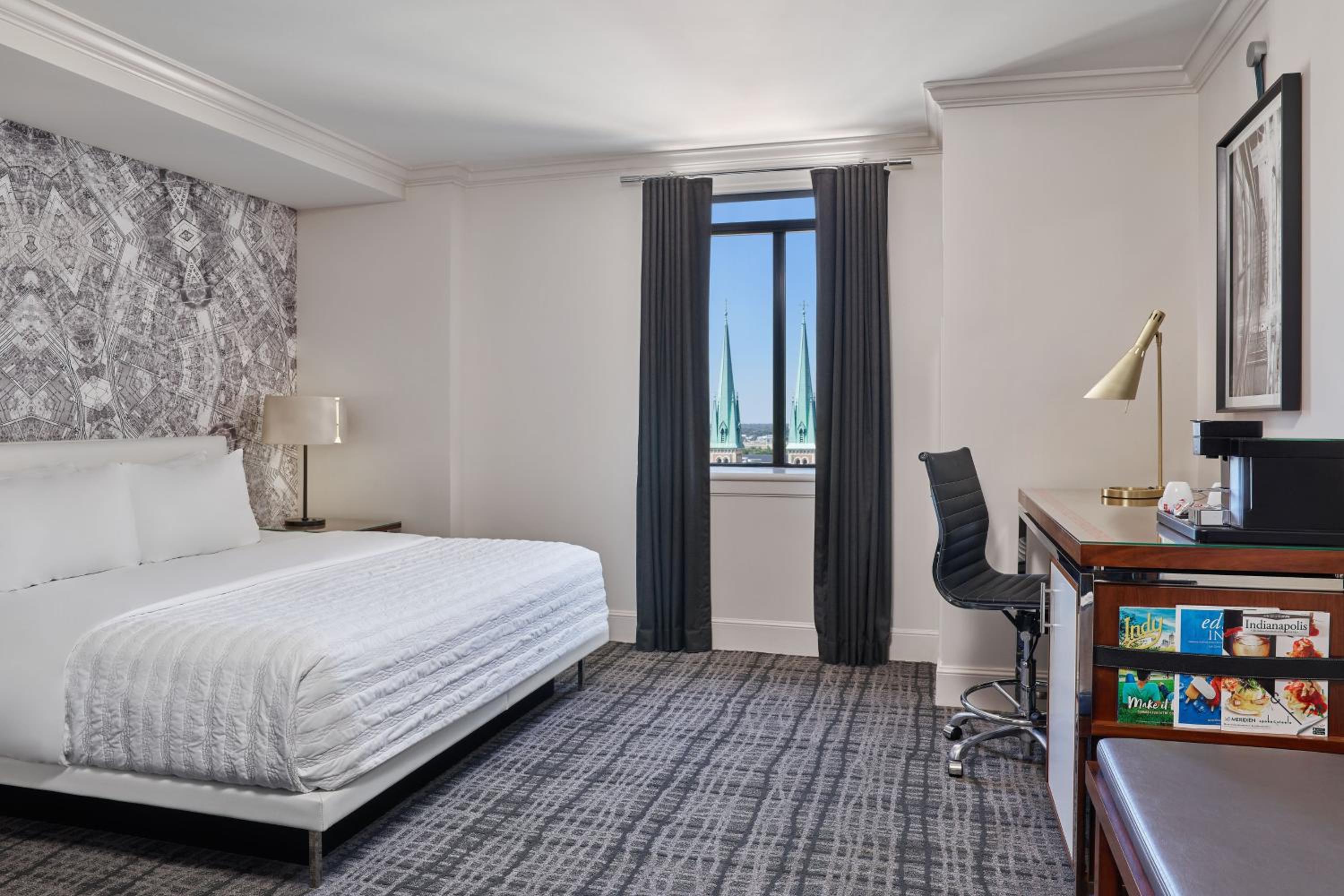 Deluxe, Guest room, King - Photo 5