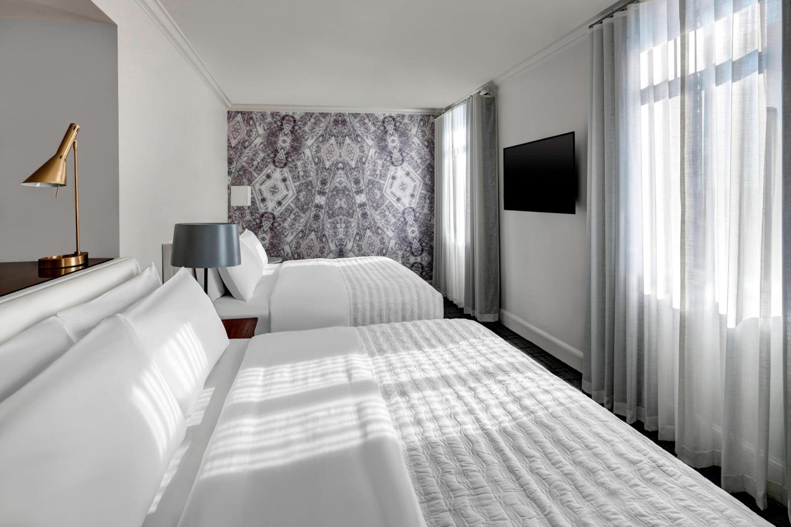 Larger Guest room, 2 King - Photo 3