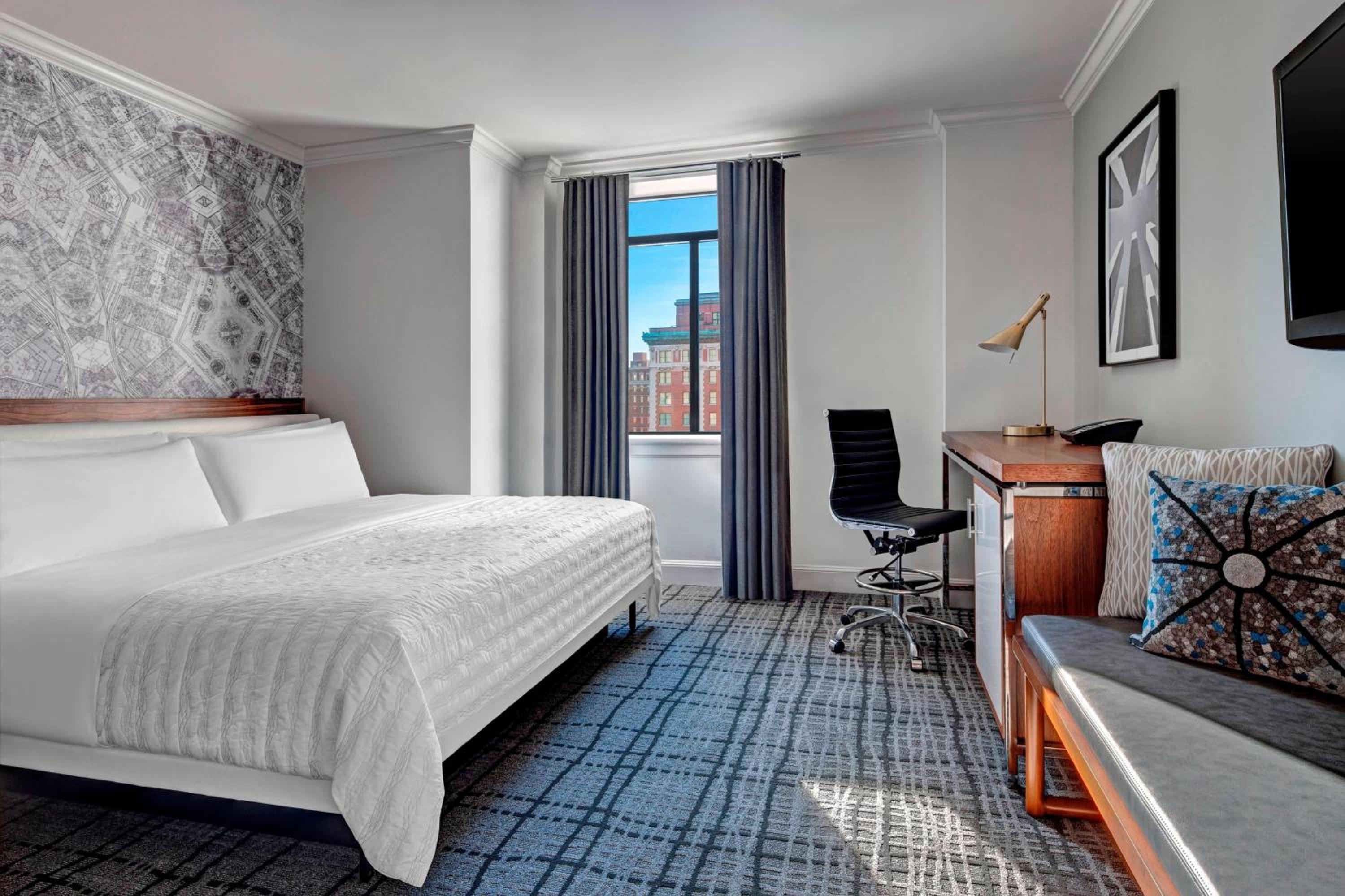 Classic, Guest room, 1 King - Photo 3