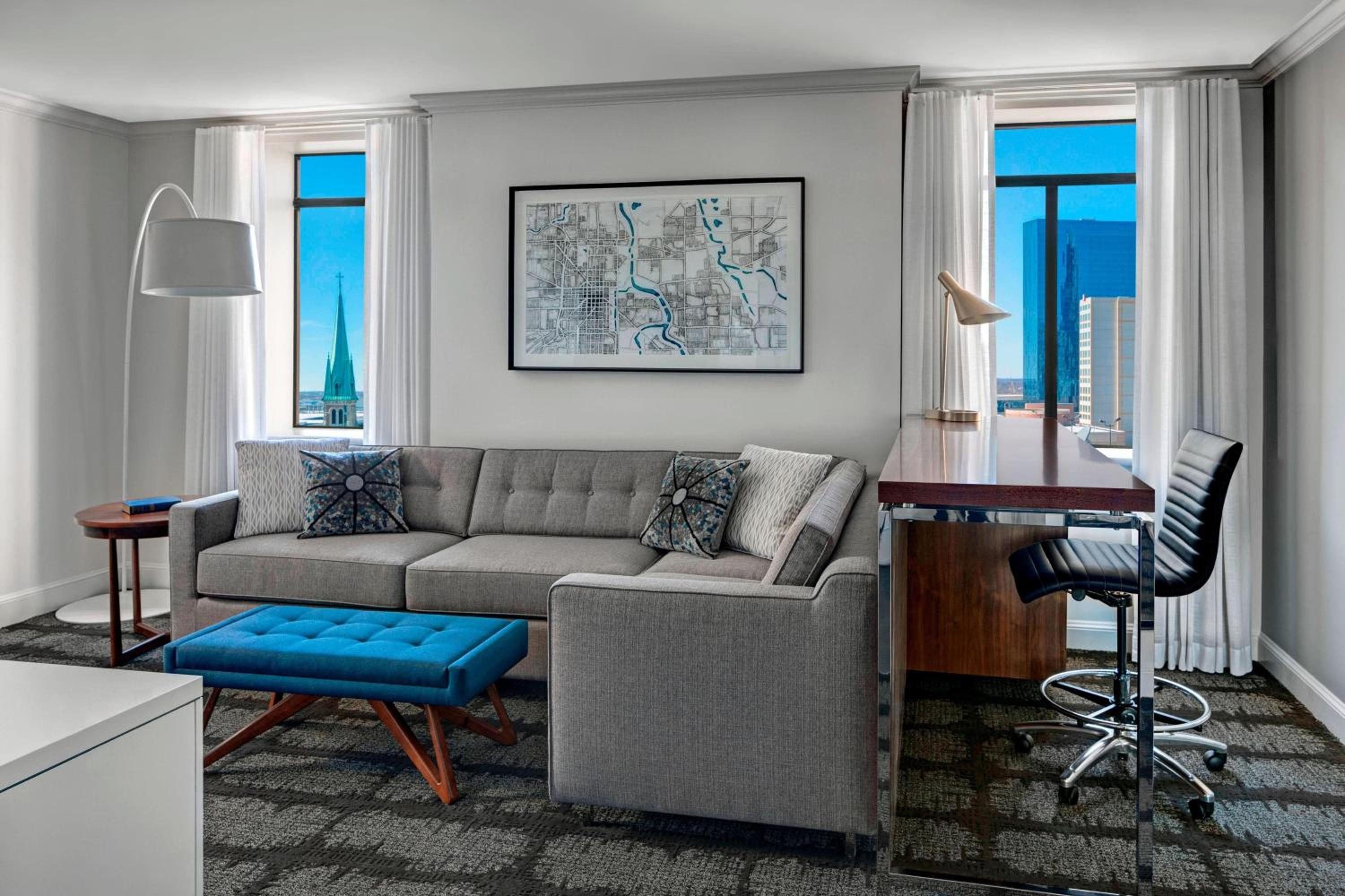 1 Bedroom Suite, 1 King - Photo 5