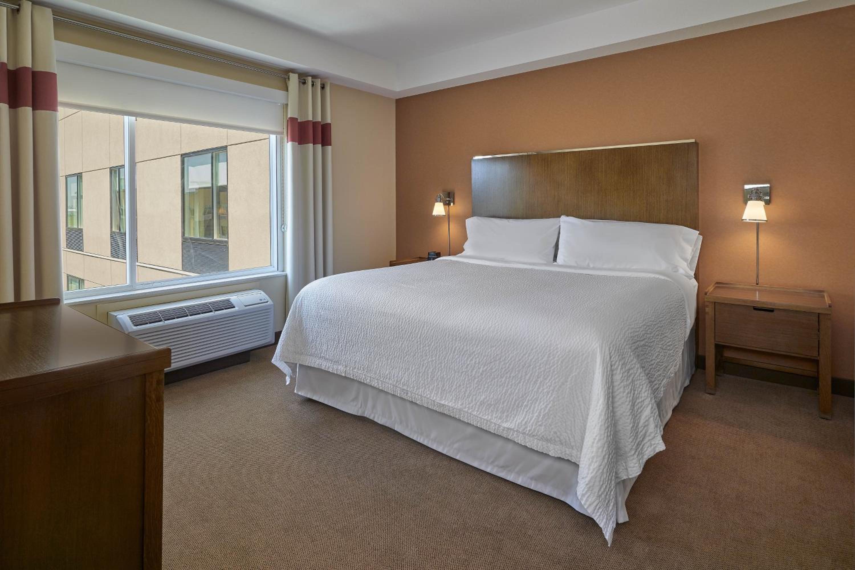 1 Bedroom Suite, 1 King, Sofa bed photo 1