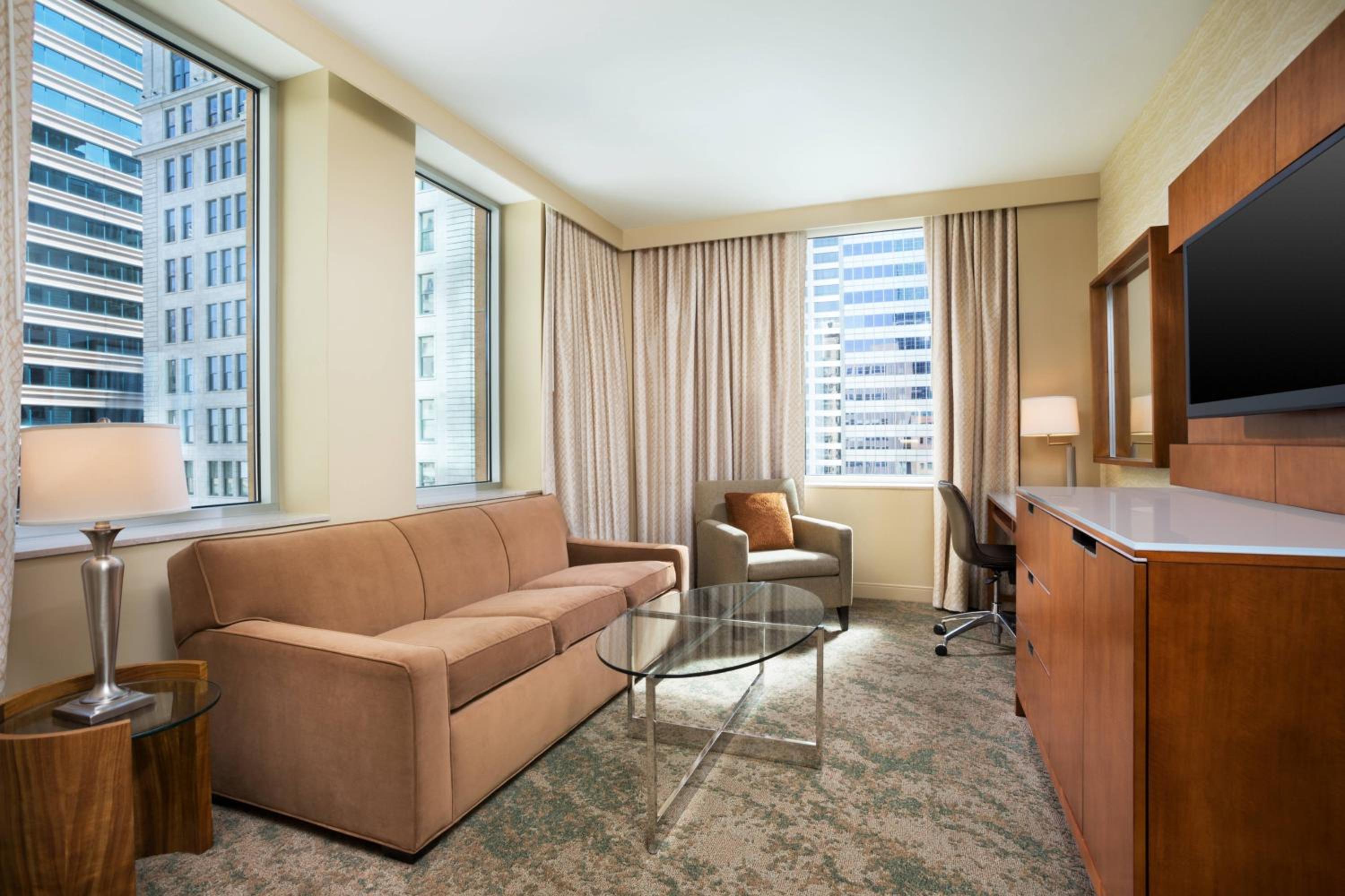 Studio Suite, 1 King, Sofa bed, City view - Photo 1