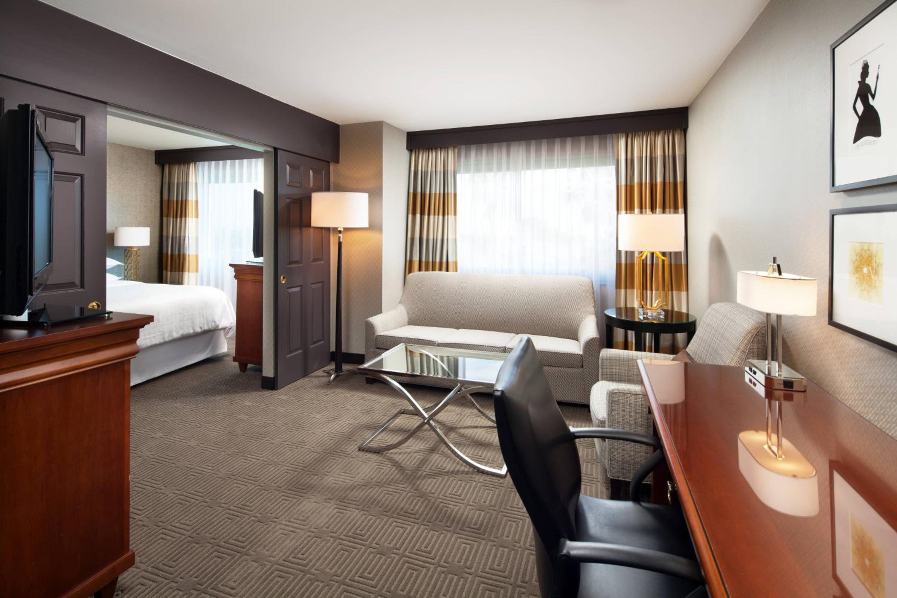 Club level, Guest room, 1 King, Sofa bed, High floor photo 1