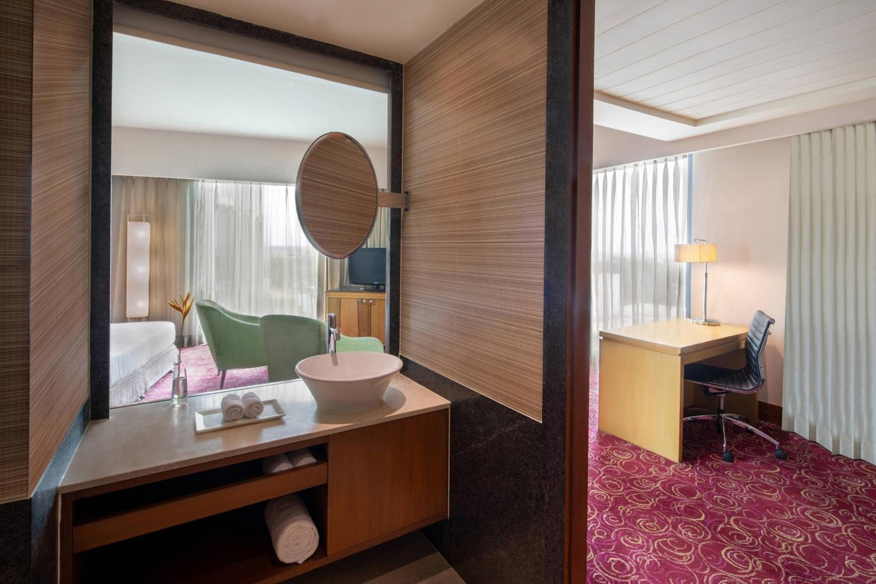 Premium King Room  photo 3