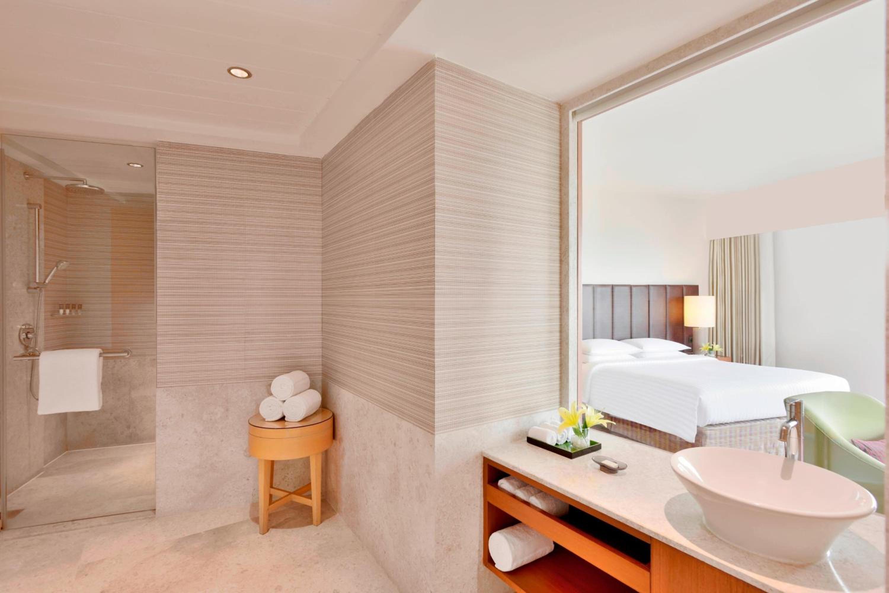 Premium King Room  photo 2