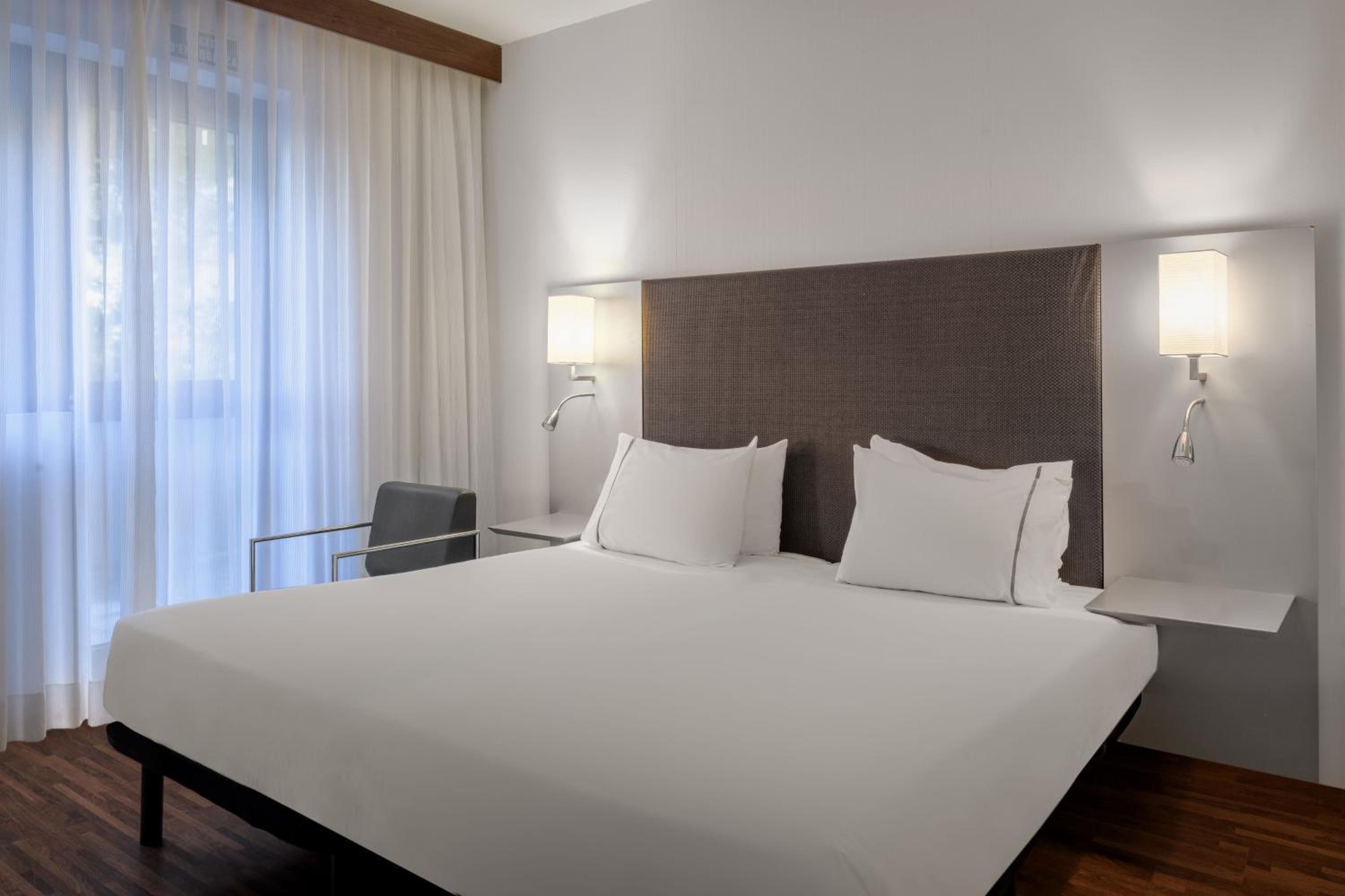 Standard King Room, Guest room, 1 King bed - Photo 3