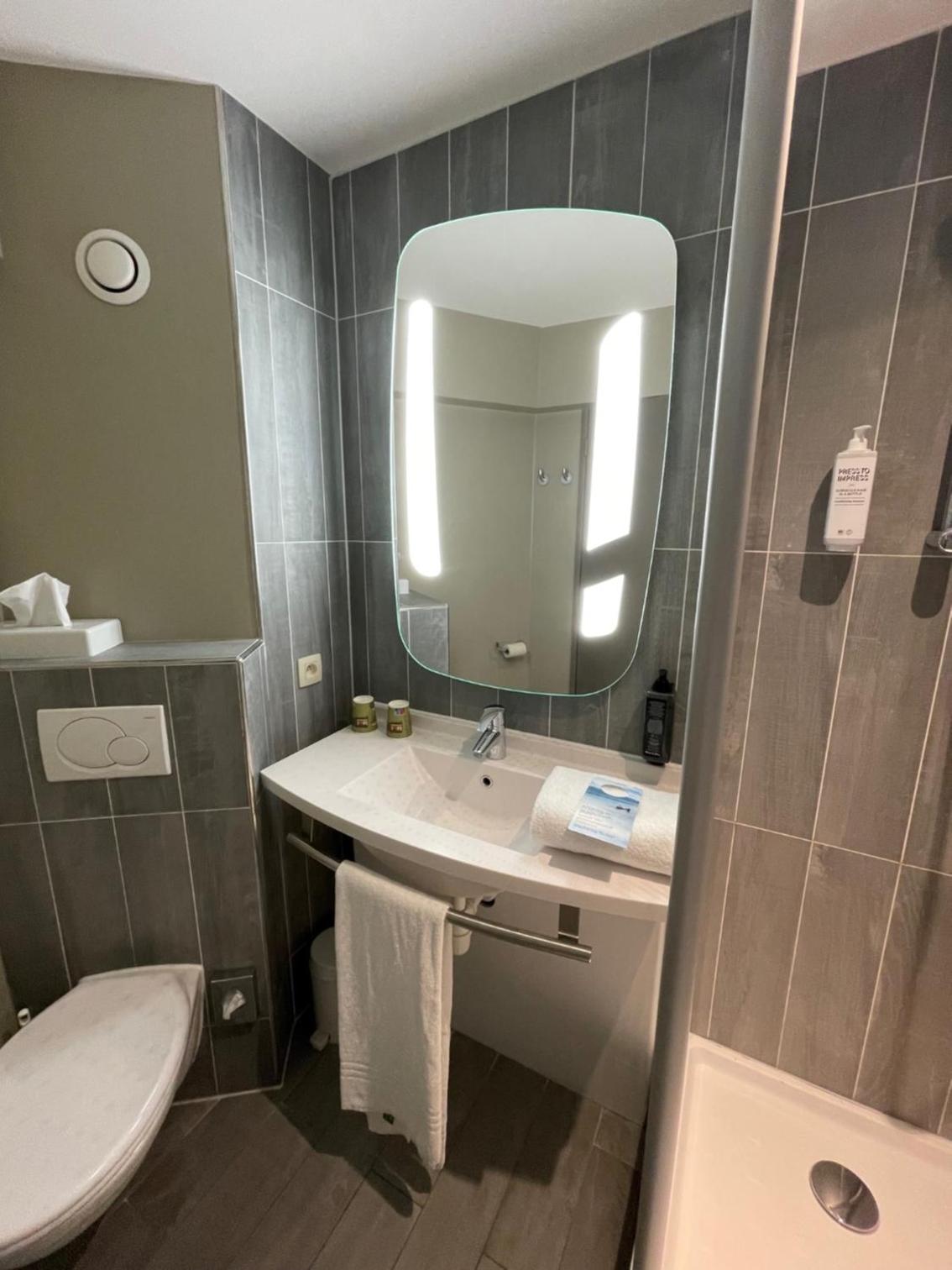Standard Double Room - Photo 2