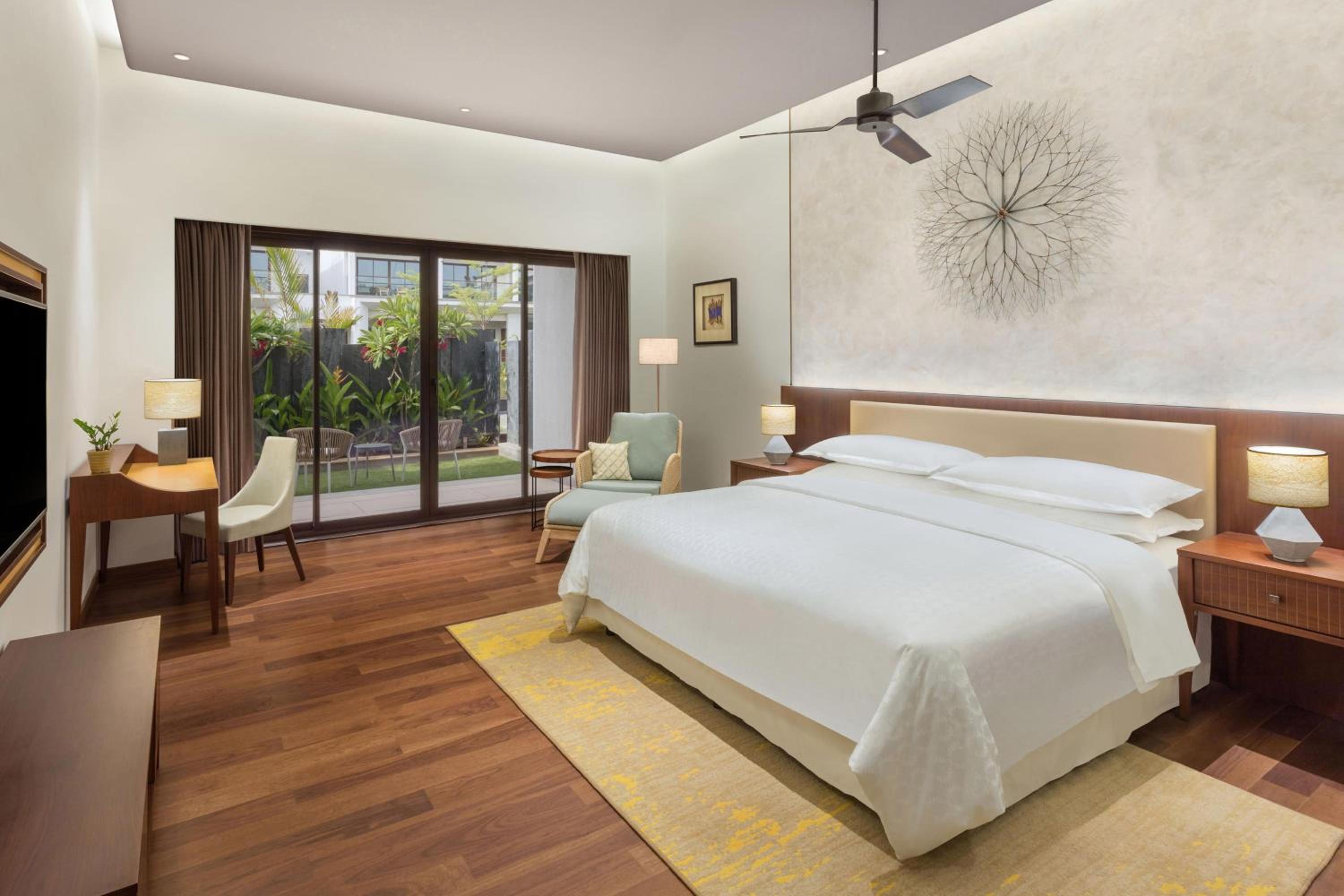 Deluxe with Garden, Guest room, King, Garden access - Complimentary HiTea by the Beach, 10% discount on Spa and transportation services