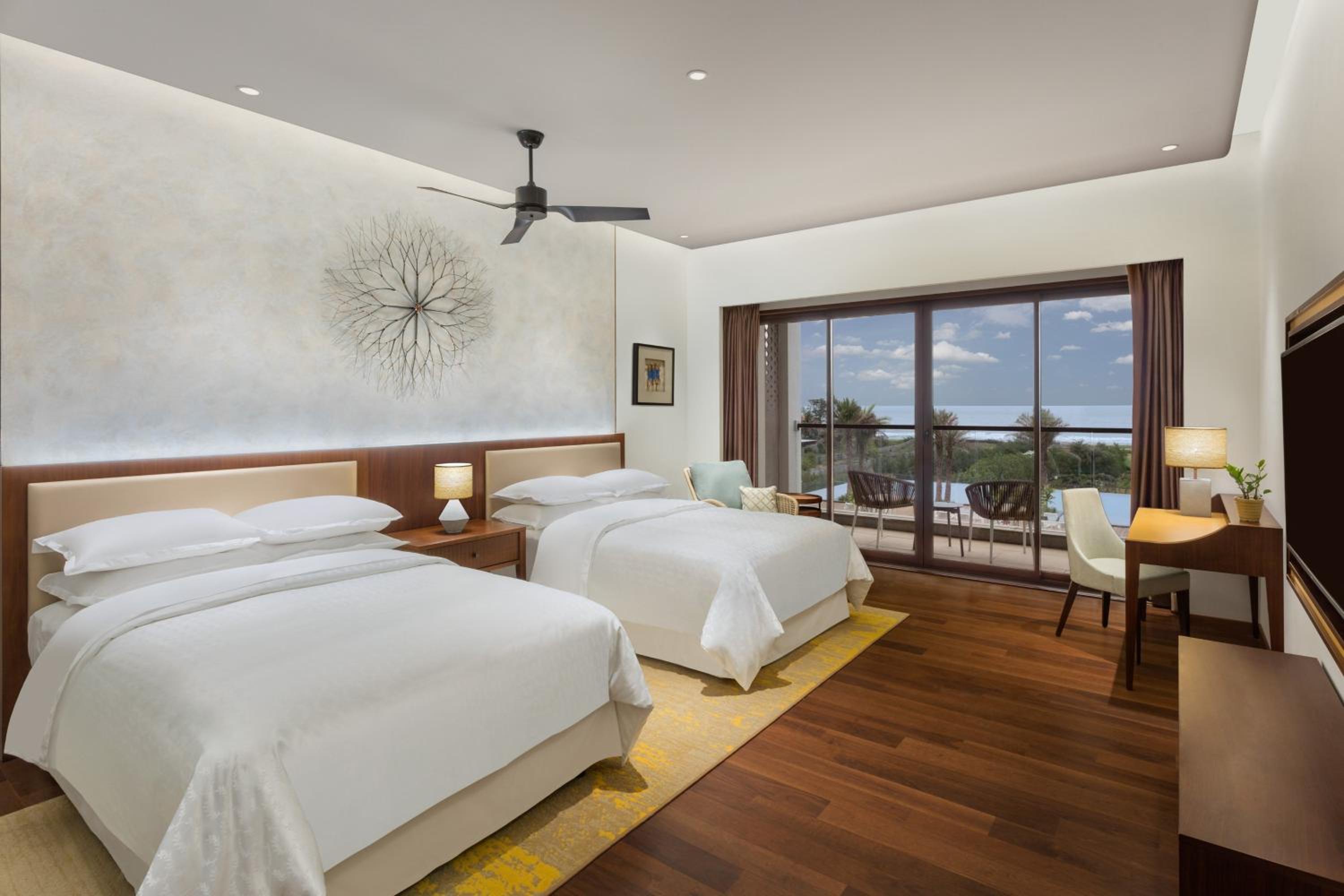 Sea View Top Floor Deluxe Guest Room Queen - Complimentary HiTea by the Beach photo 3