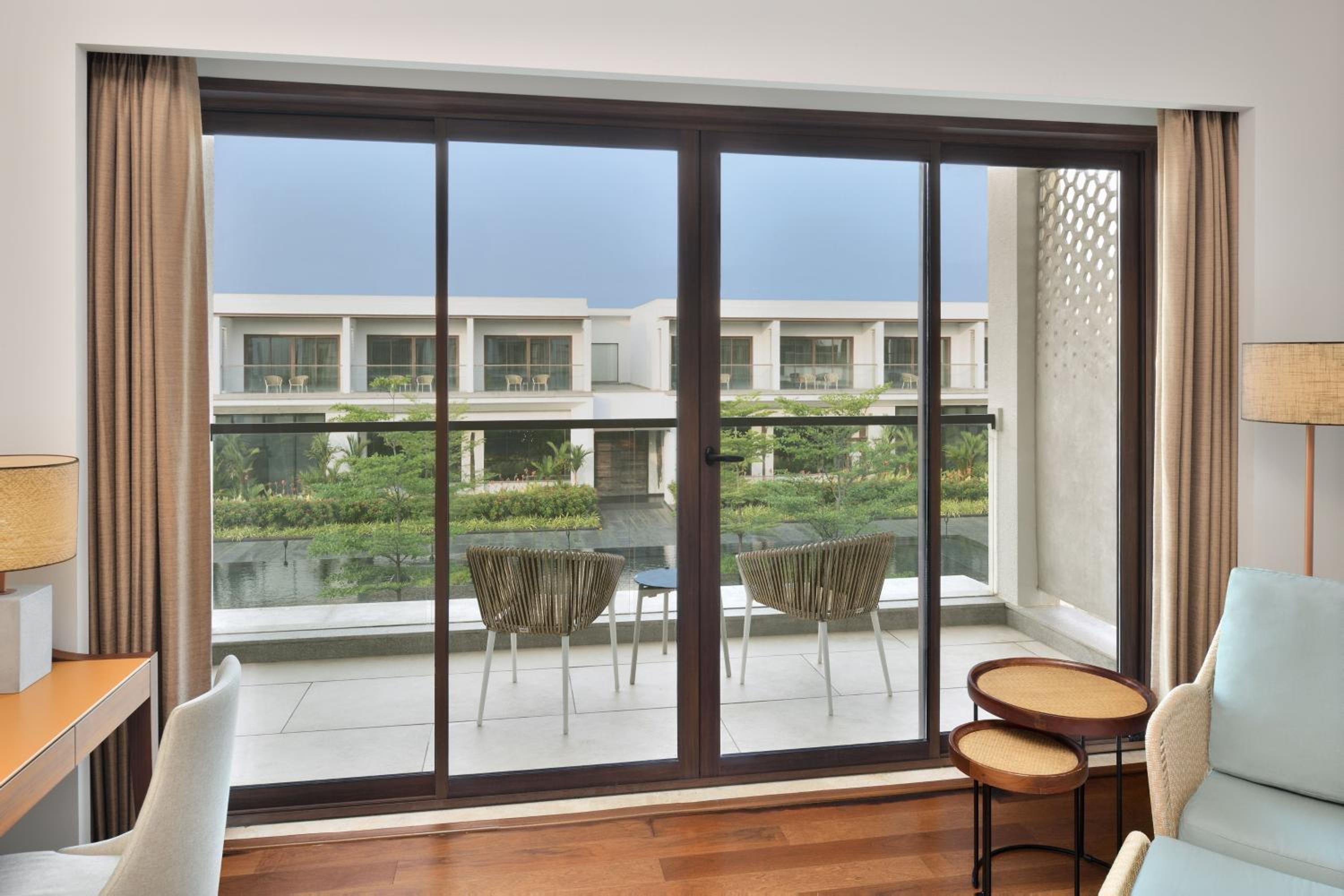 Executive Suite - Complimentary HiTea by the Beach, 10% discount on Spa and transportation services