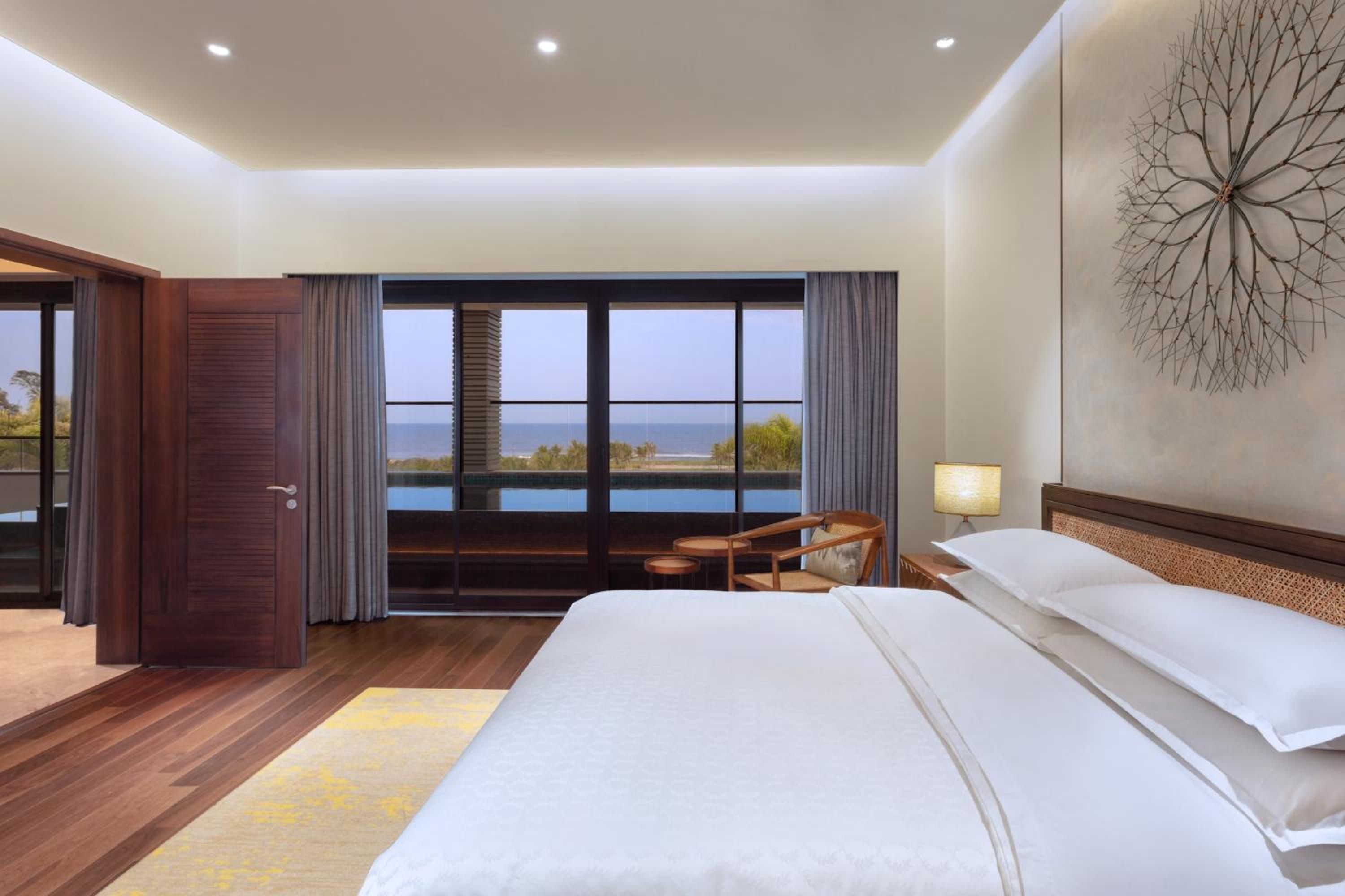 Sea View Top Floor, Private Pool , Presidential Suite King - Complimentary HiTea by the Beach