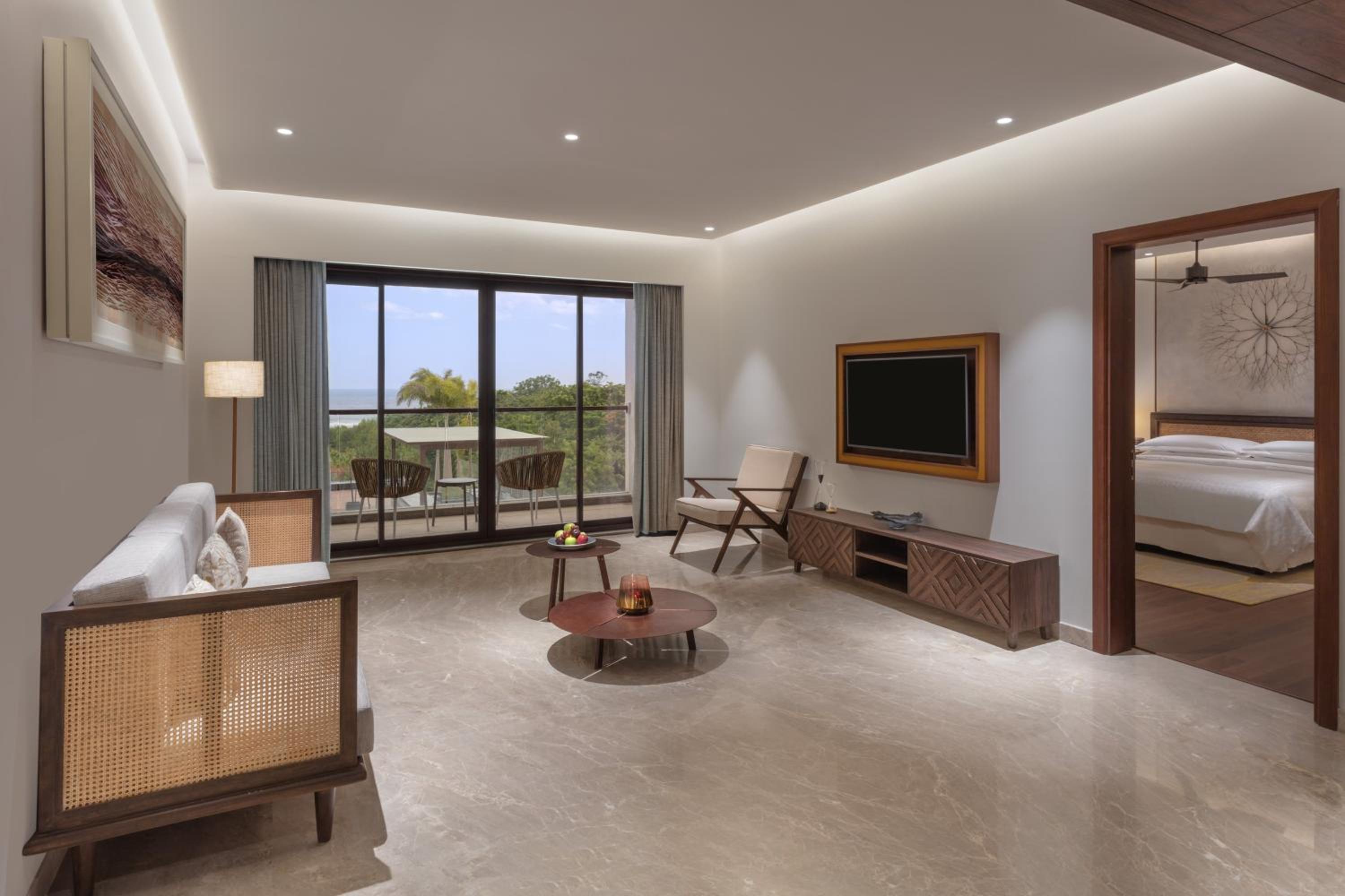 Sea View, Top Floor, Suite King - Complimentary HiTea by the Beach photo 3