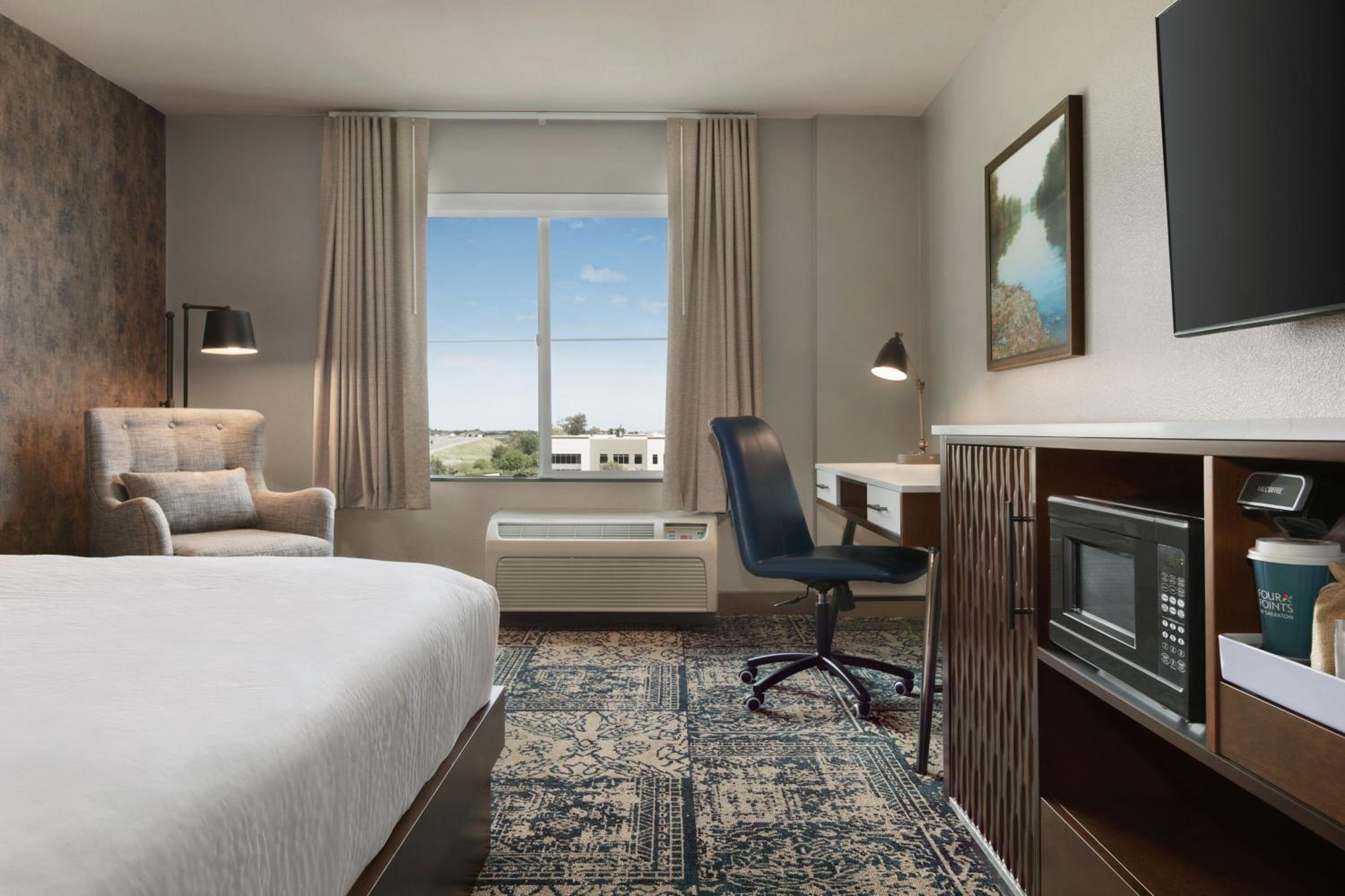 Guest Room, 1 King - Photo 3