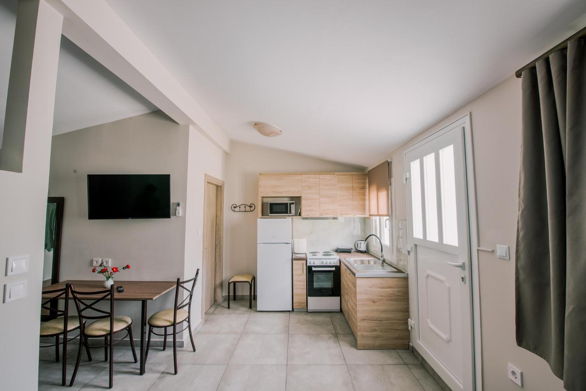 Studio Apartment - Photo 3