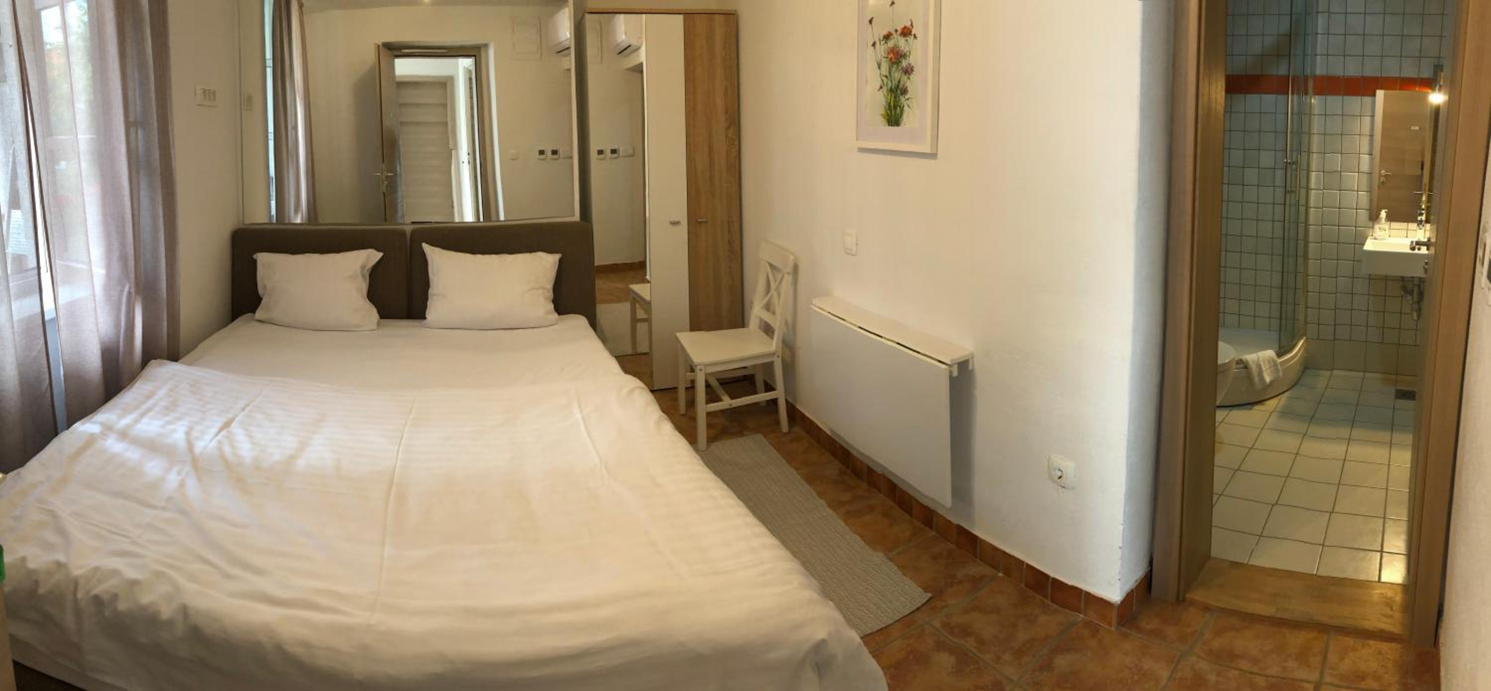 Small Double Room photo 1