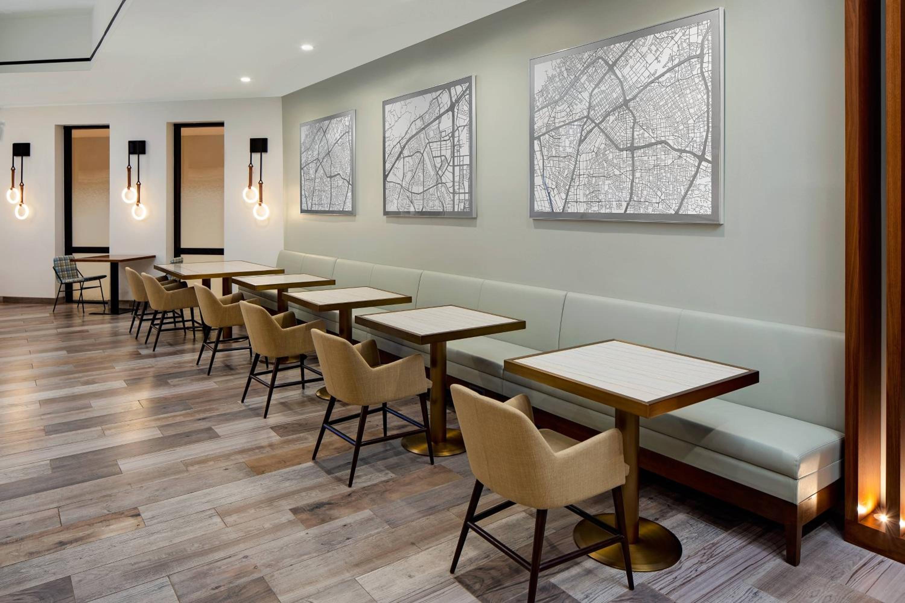 M Club Lounge King Room - Photo 9
