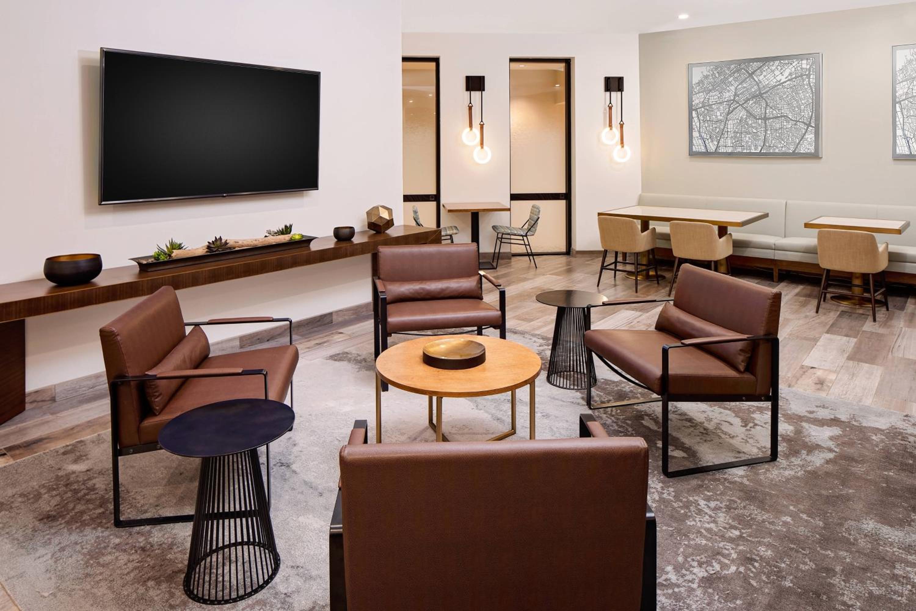 M Club Lounge King Room - Photo 11