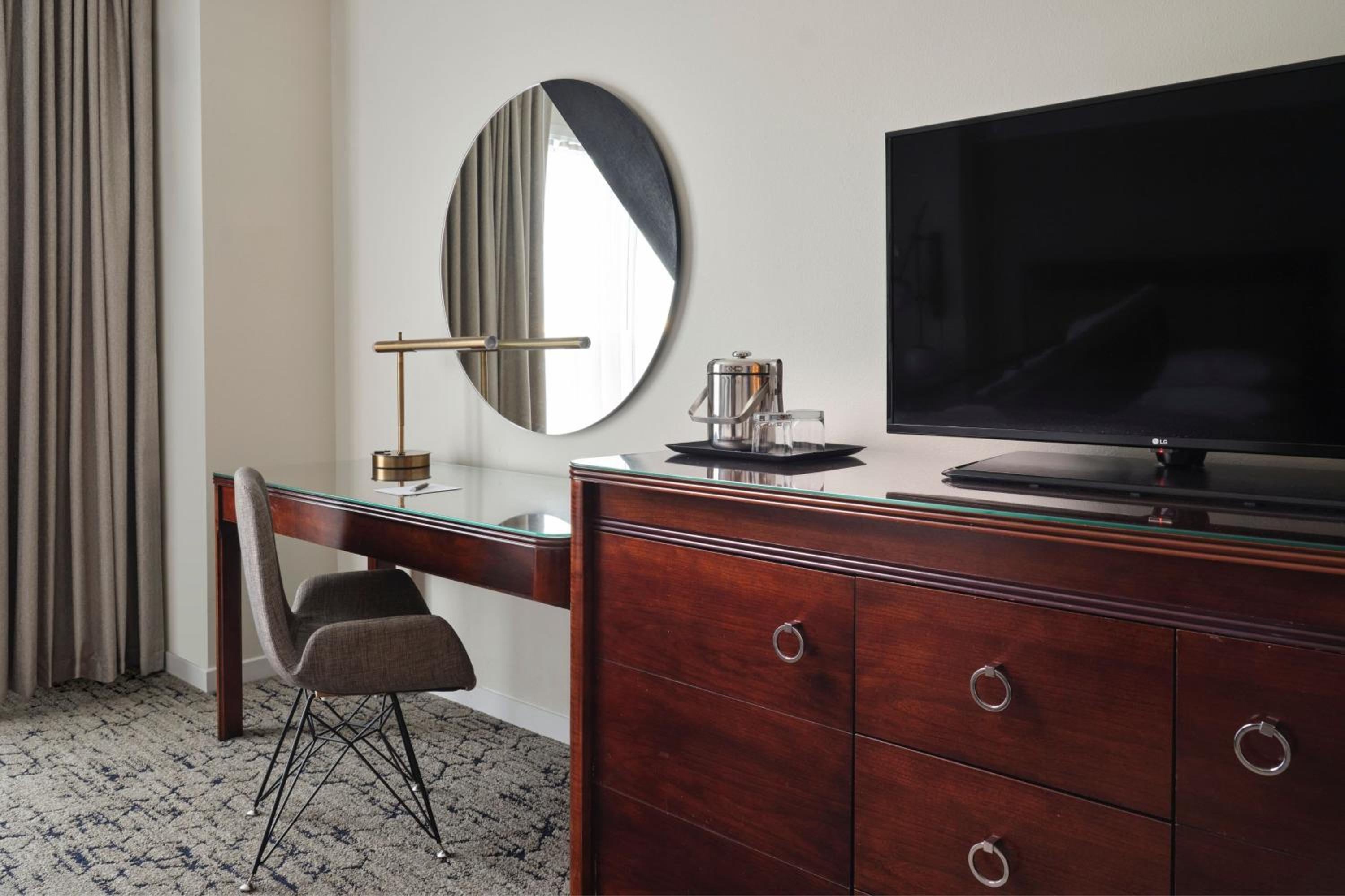 Guest Room, 1 King - Photo 3