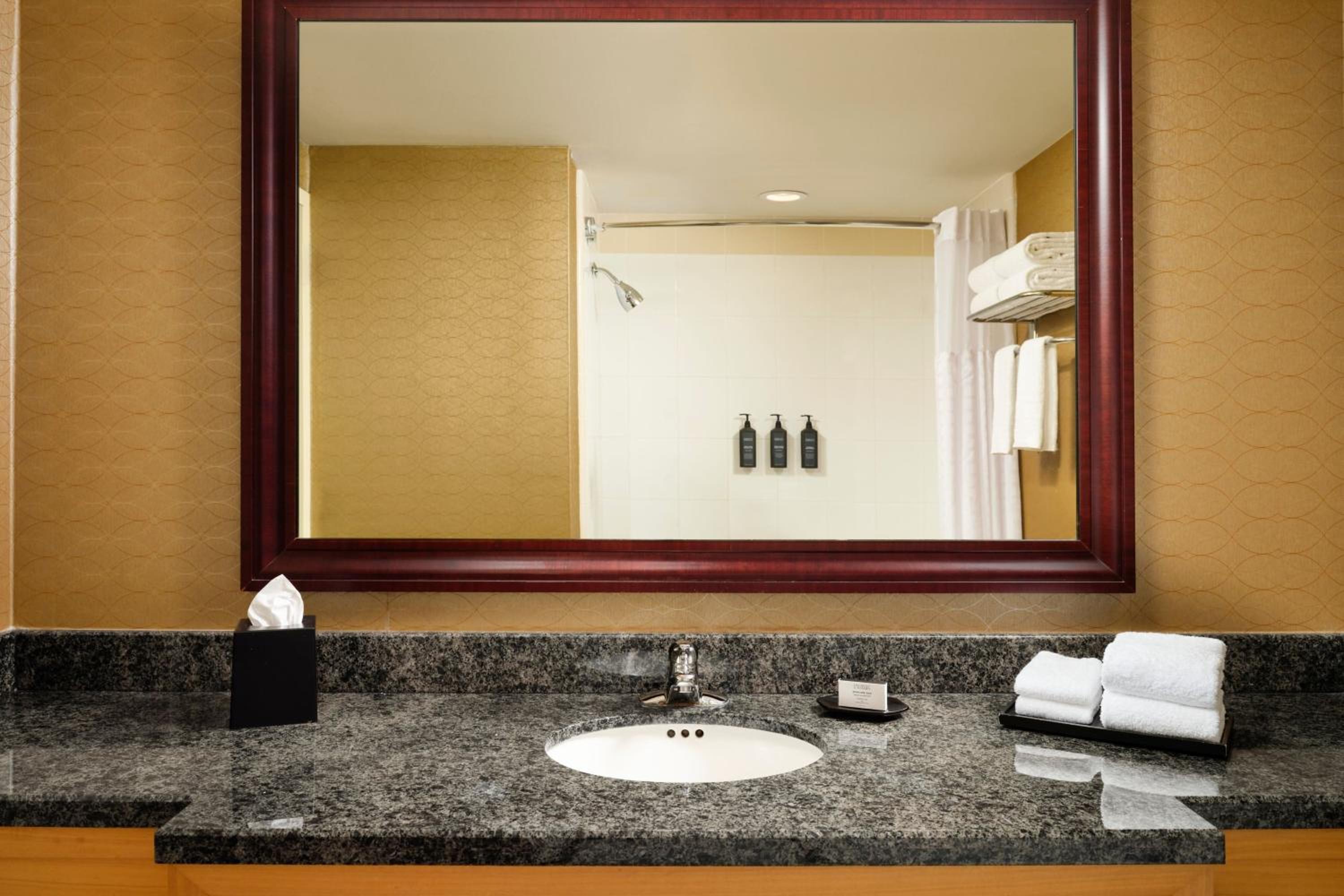 Guest Room, 1 King - Photo 4