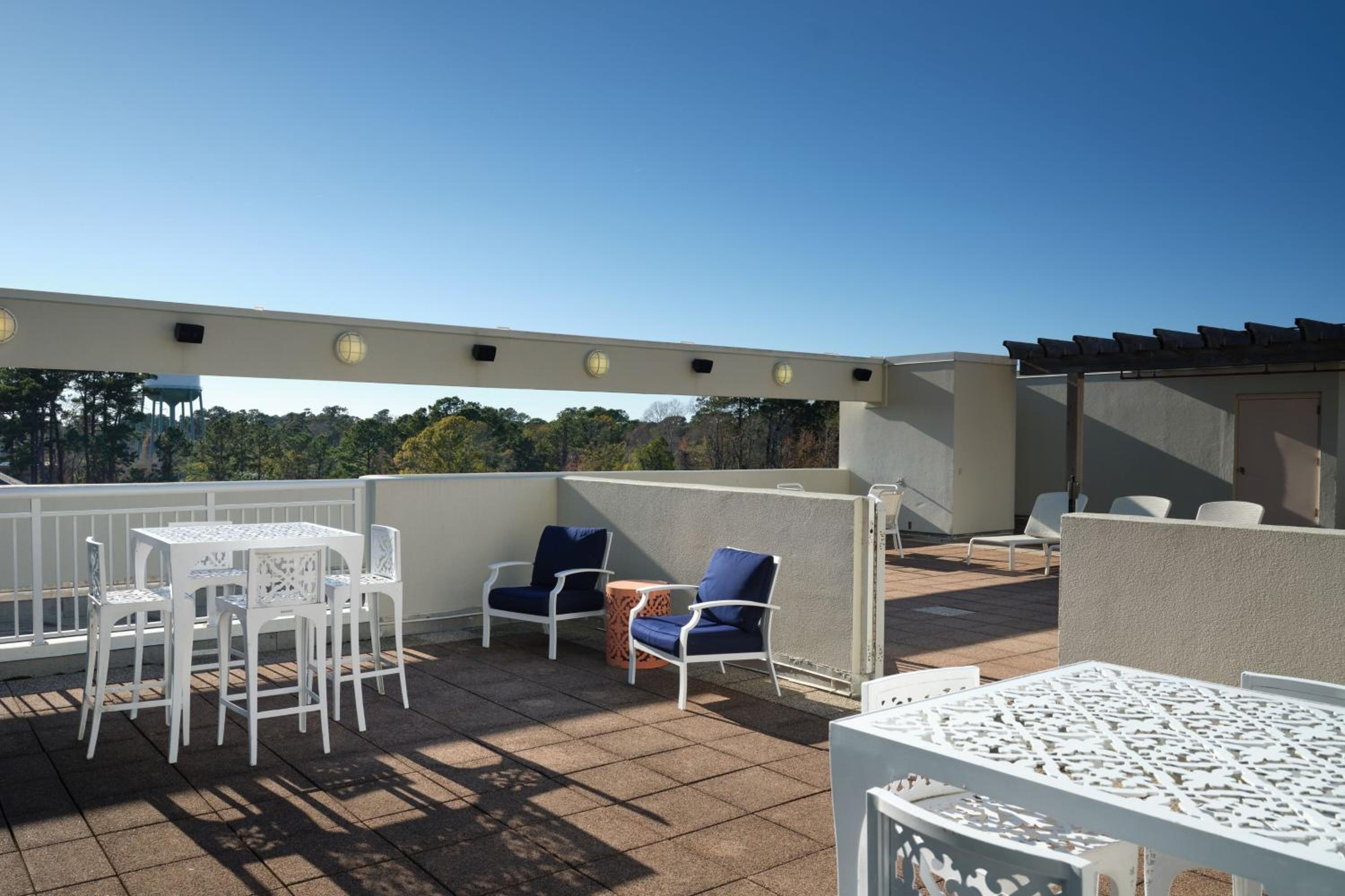 Hospitality Suite, Sofa bed, Corner room, Pool access photo 3