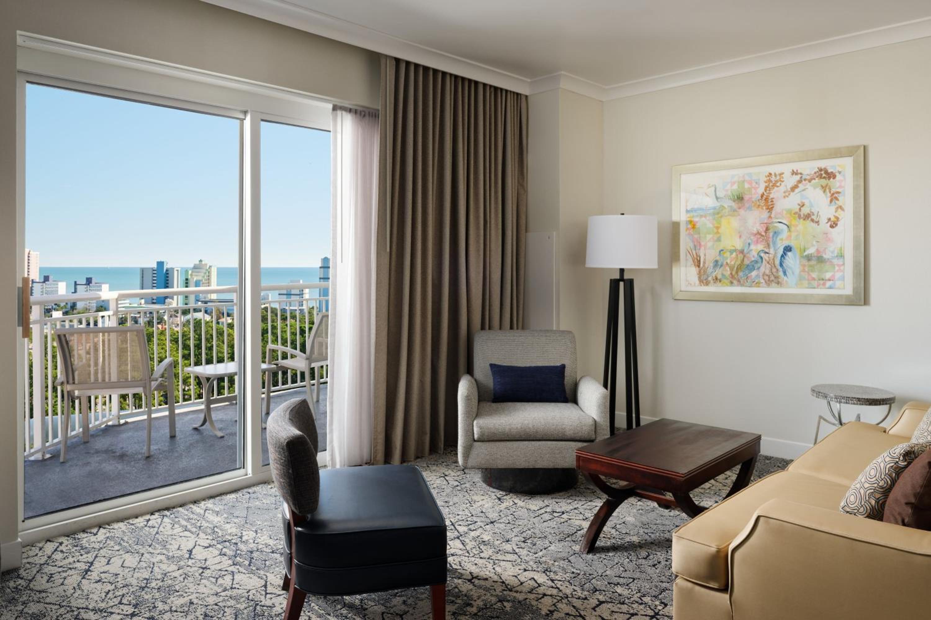 Junior Suite, 1 King, Sofa bed, Corner room, Balcony - Photo 4