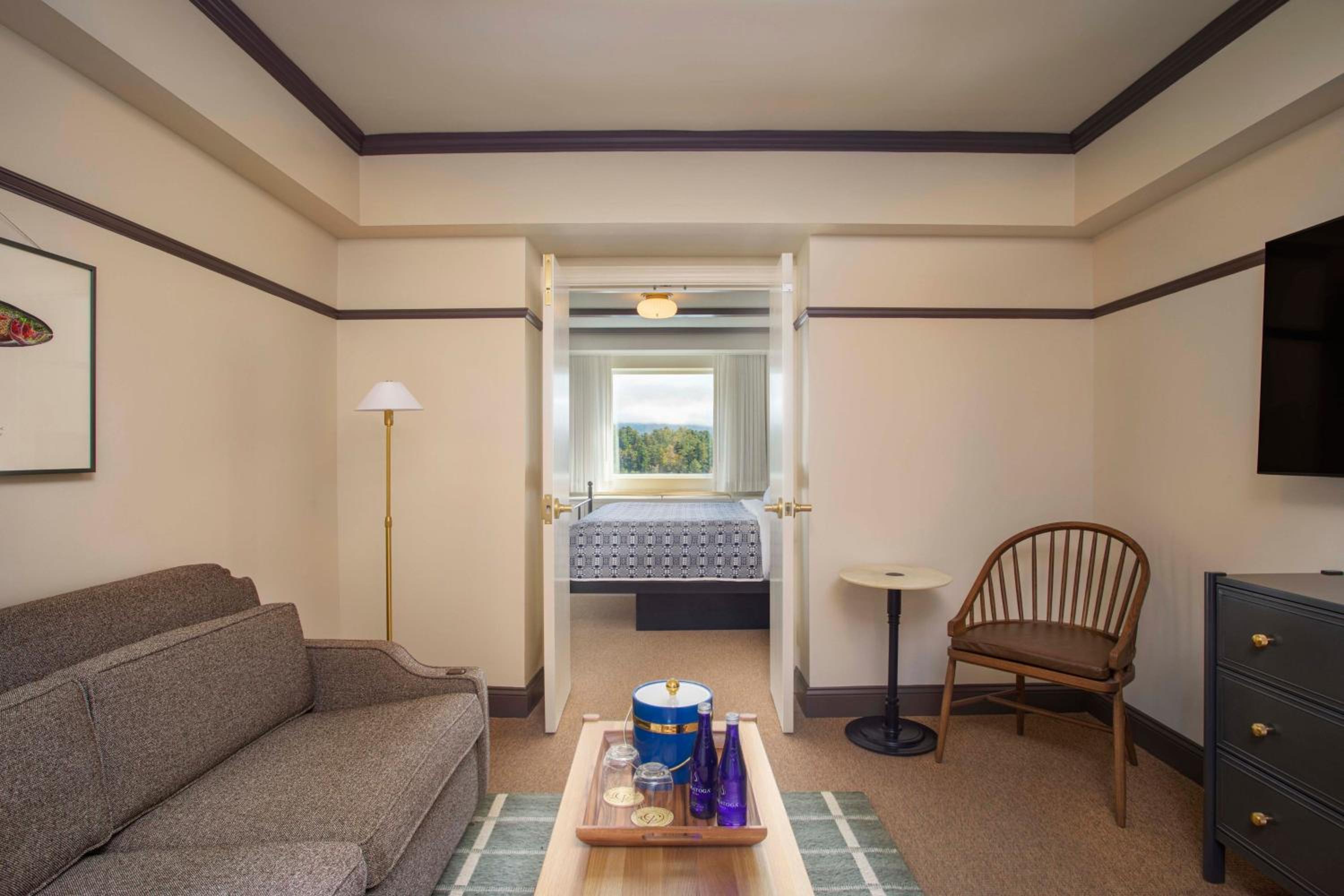 King Room with Sofa Bed and Lake View - High Floor photo 3