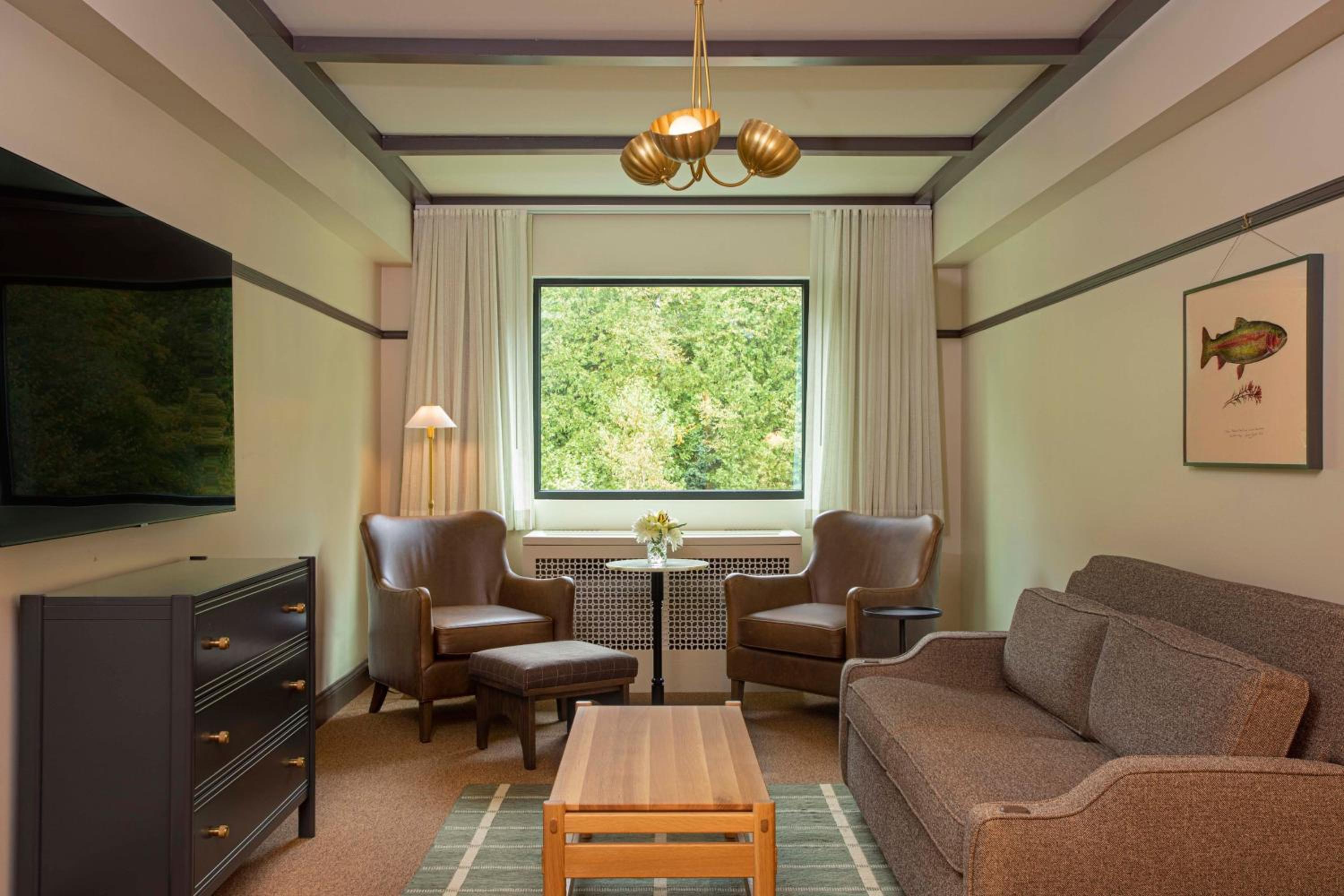 One-Bedroom King Suite with Sofa Bed photo 2