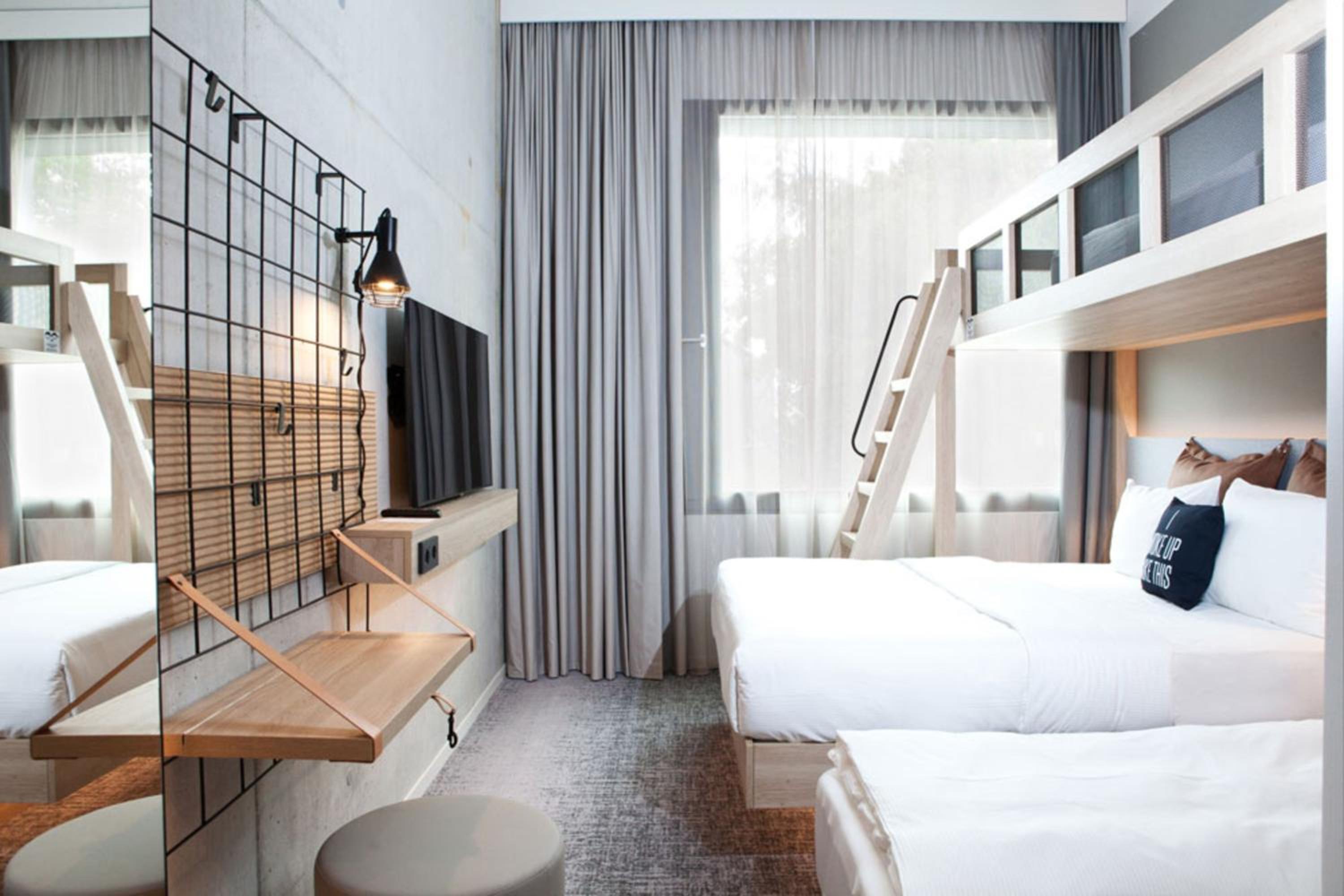 Moxy Family Room with 1 Queen, Sofa bed, Inland view