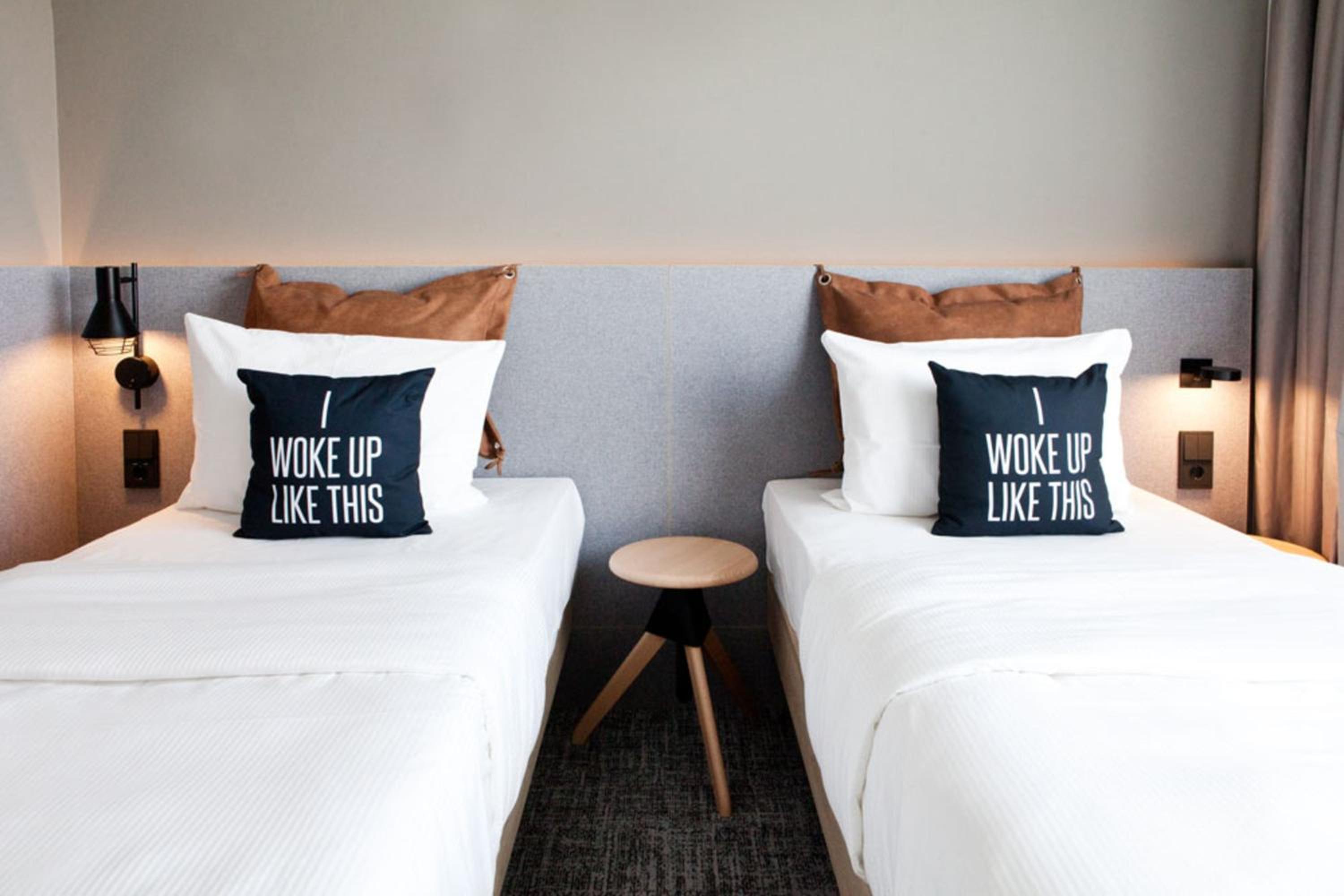 Moxy Twin, Guest room, 2 Twin/Single Bed(s), Inland view