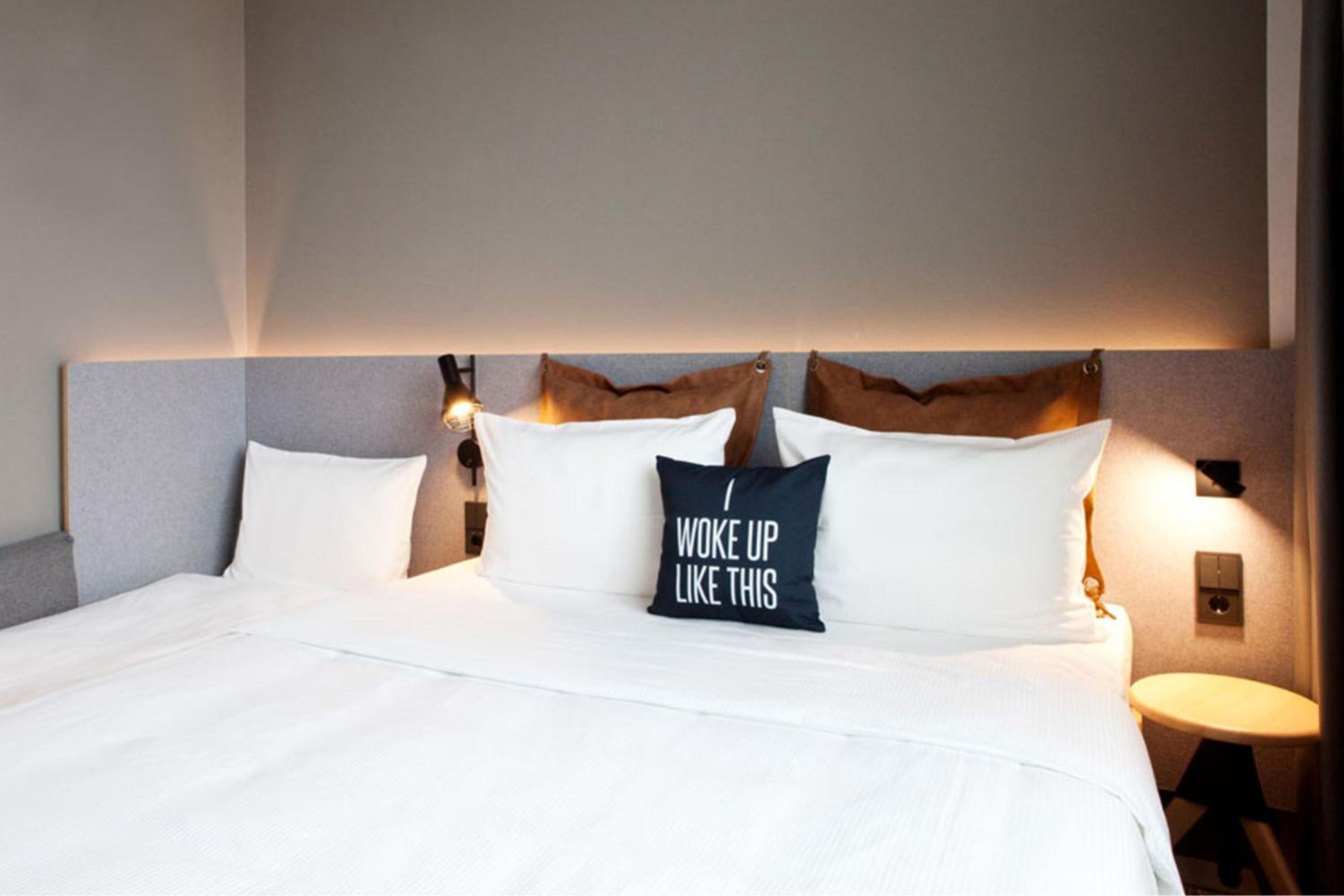 Moxified Guest Room with 1 Queen, Sofa bed, Inland view thumbnail 6
