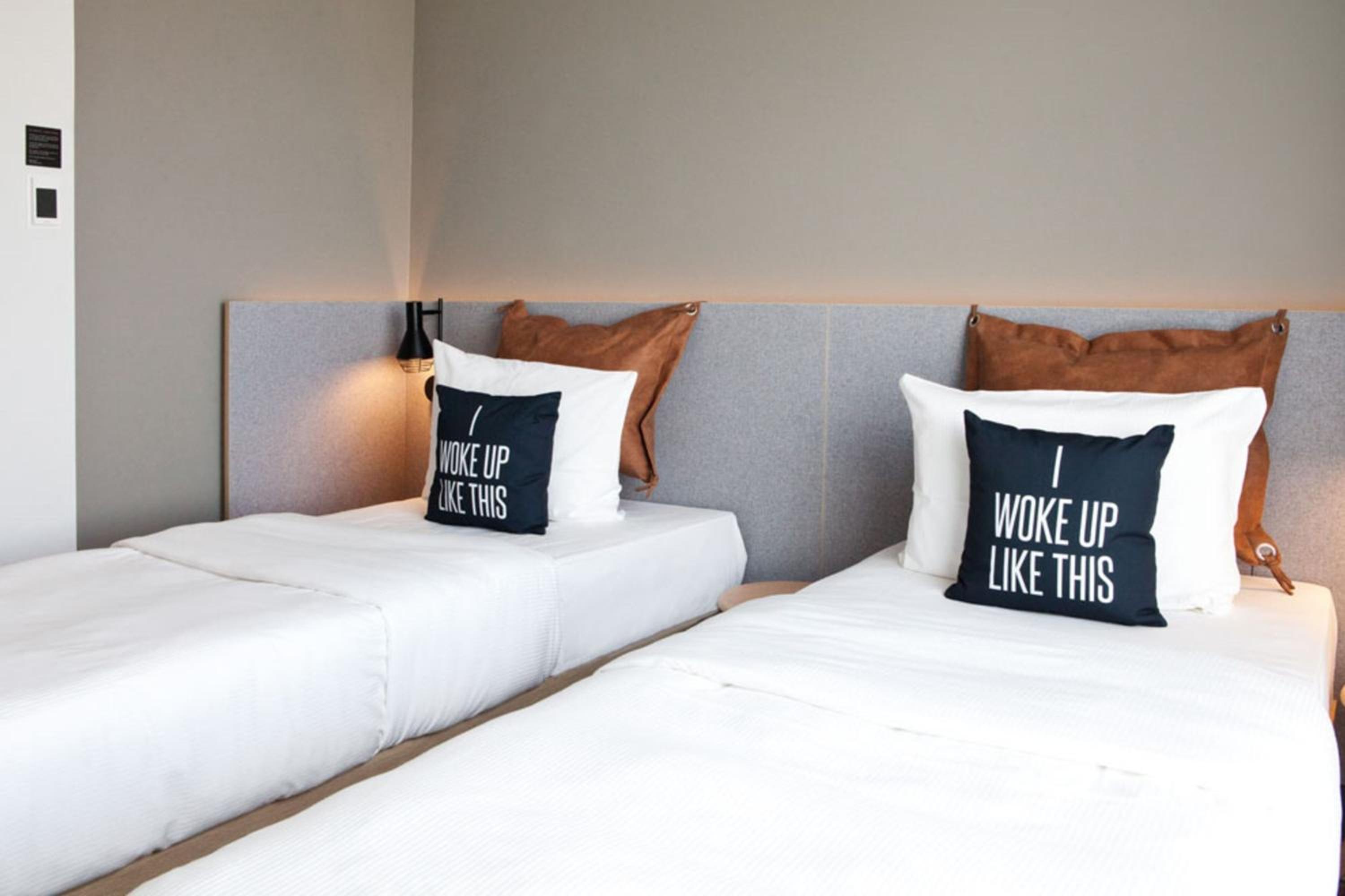 Moxy Twin, Guest room, 2 Twin/Single Bed(s), Inland view
