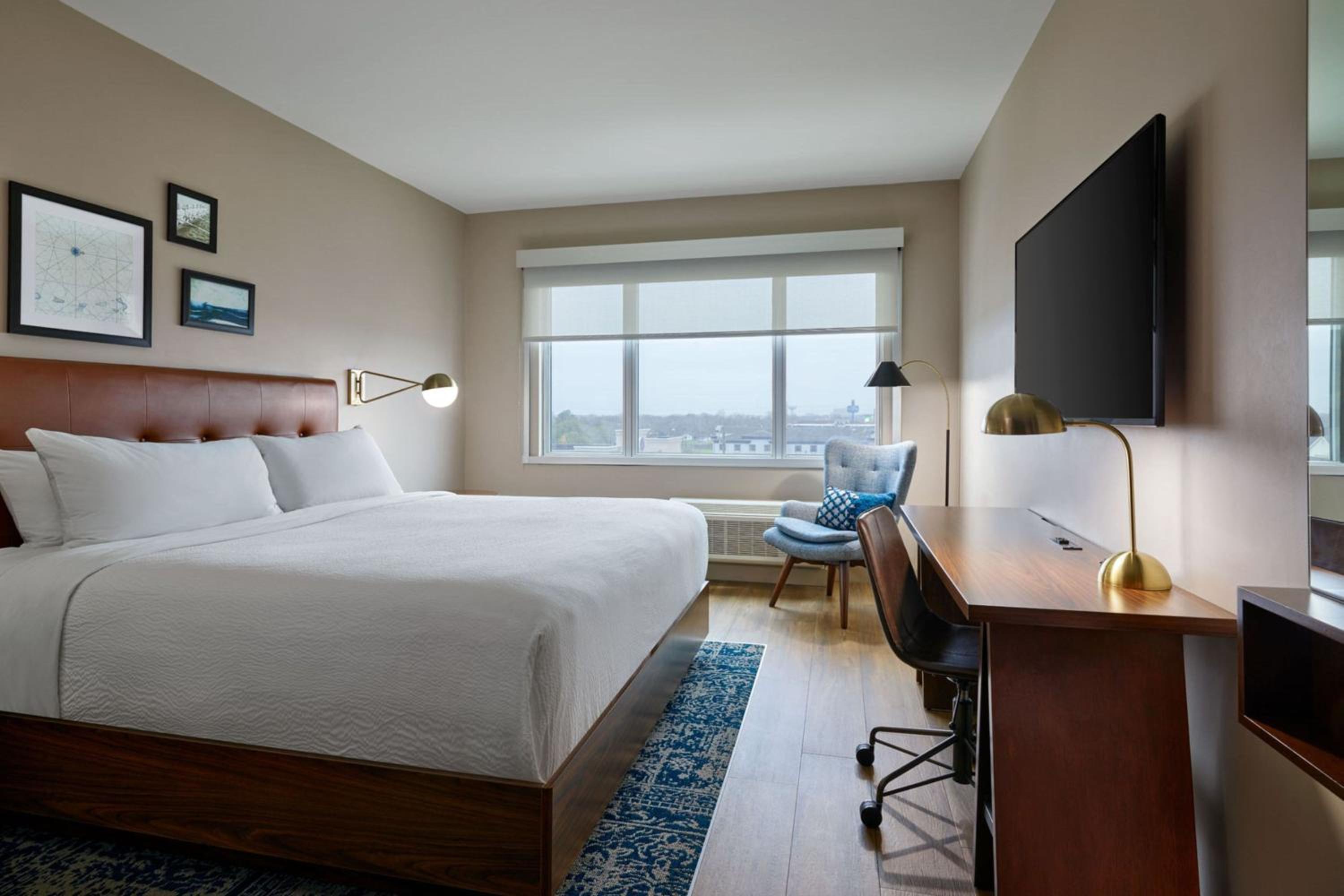Newly Designed King Room with Roll-In Shower - Mobility Accessible