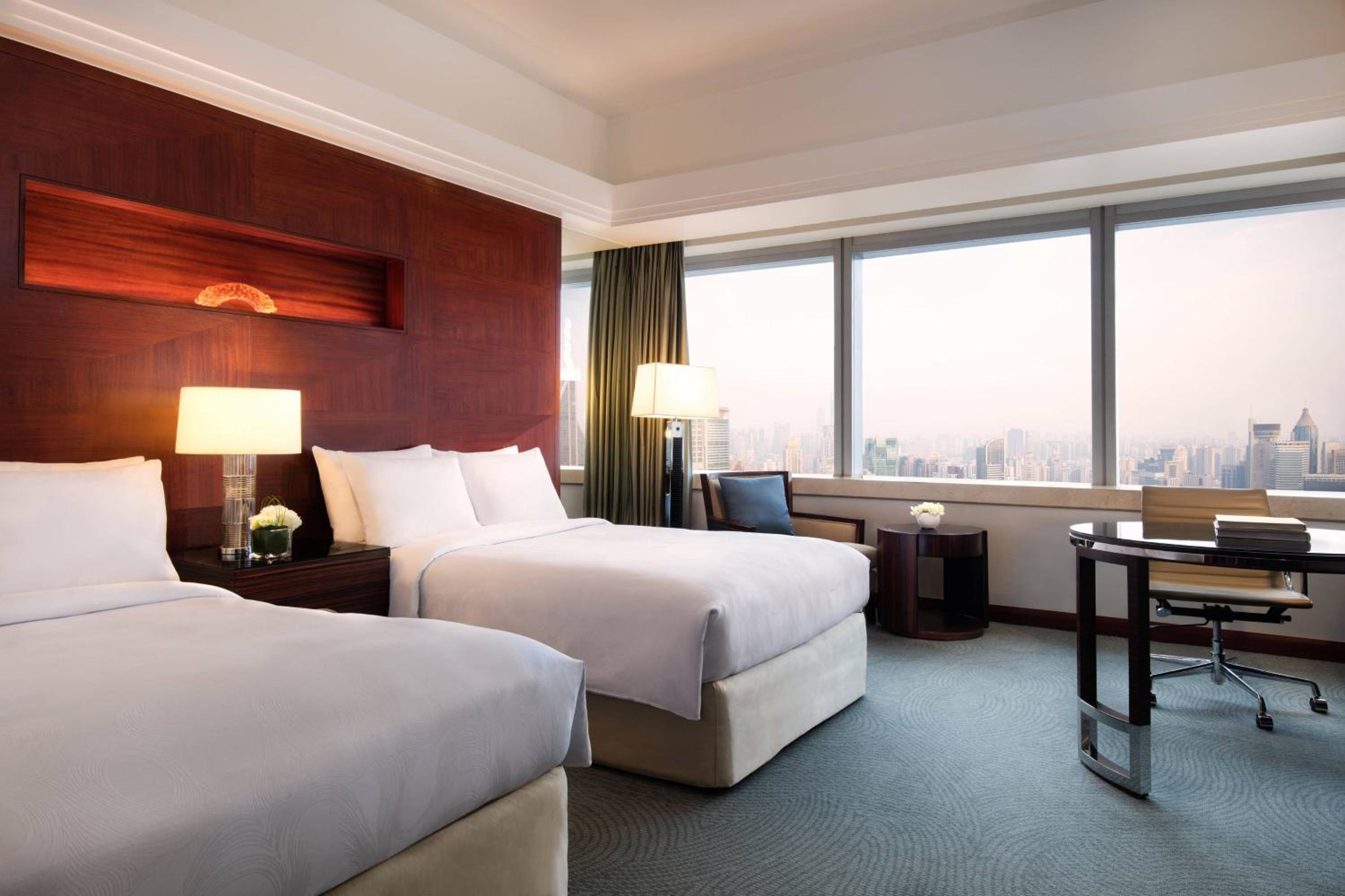 Twin Room with Two Twin Beds and Skyline View photo 1