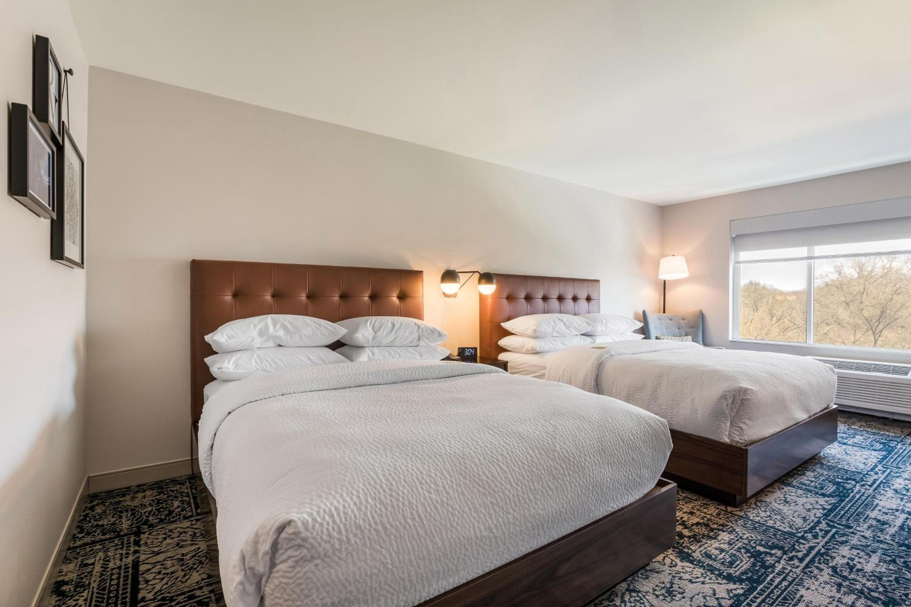 Traditional Room, Guest room, 2 Queen - Photo 6