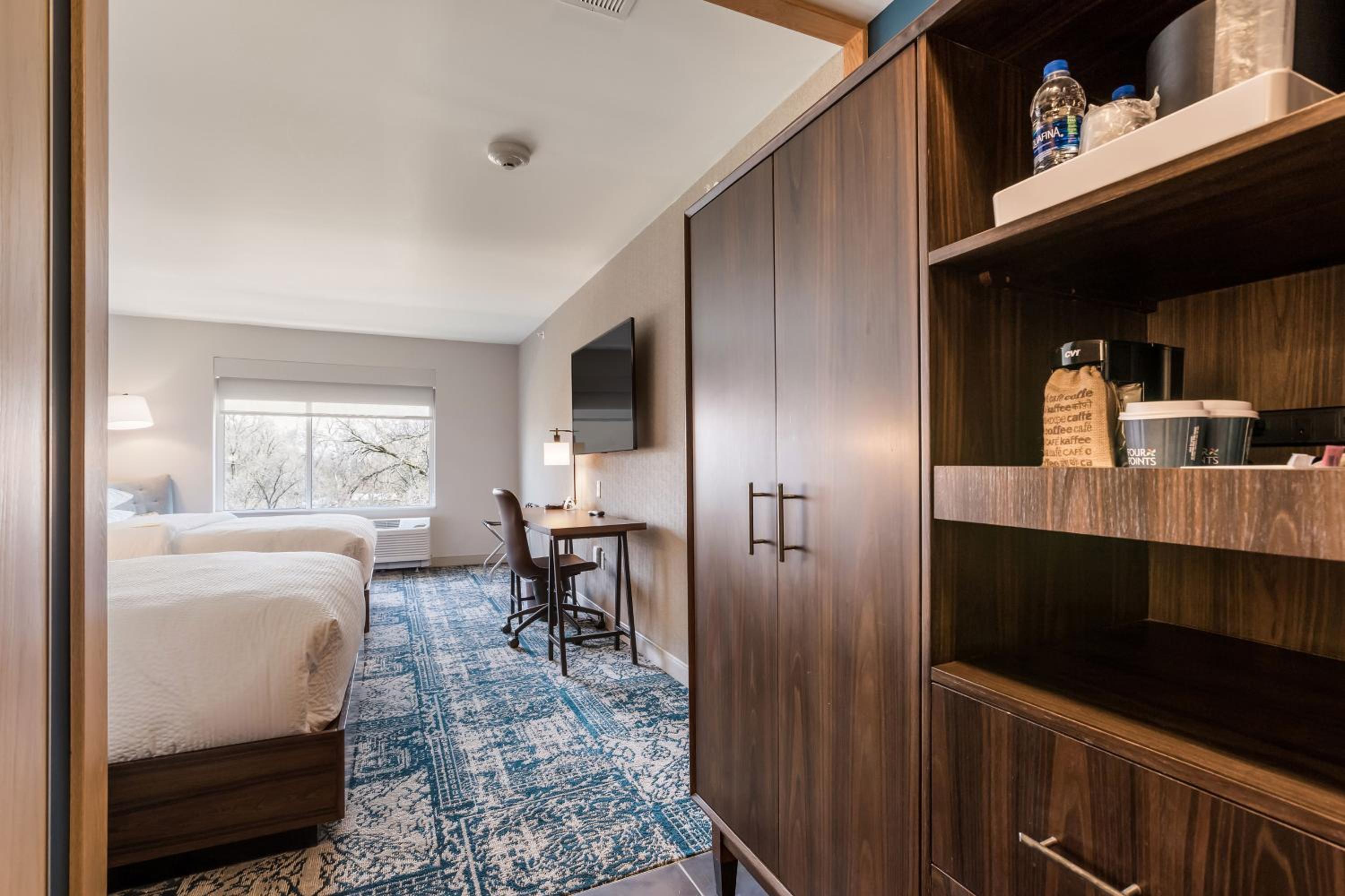 Traditional Room, Guest room, 2 Queen - Photo 1
