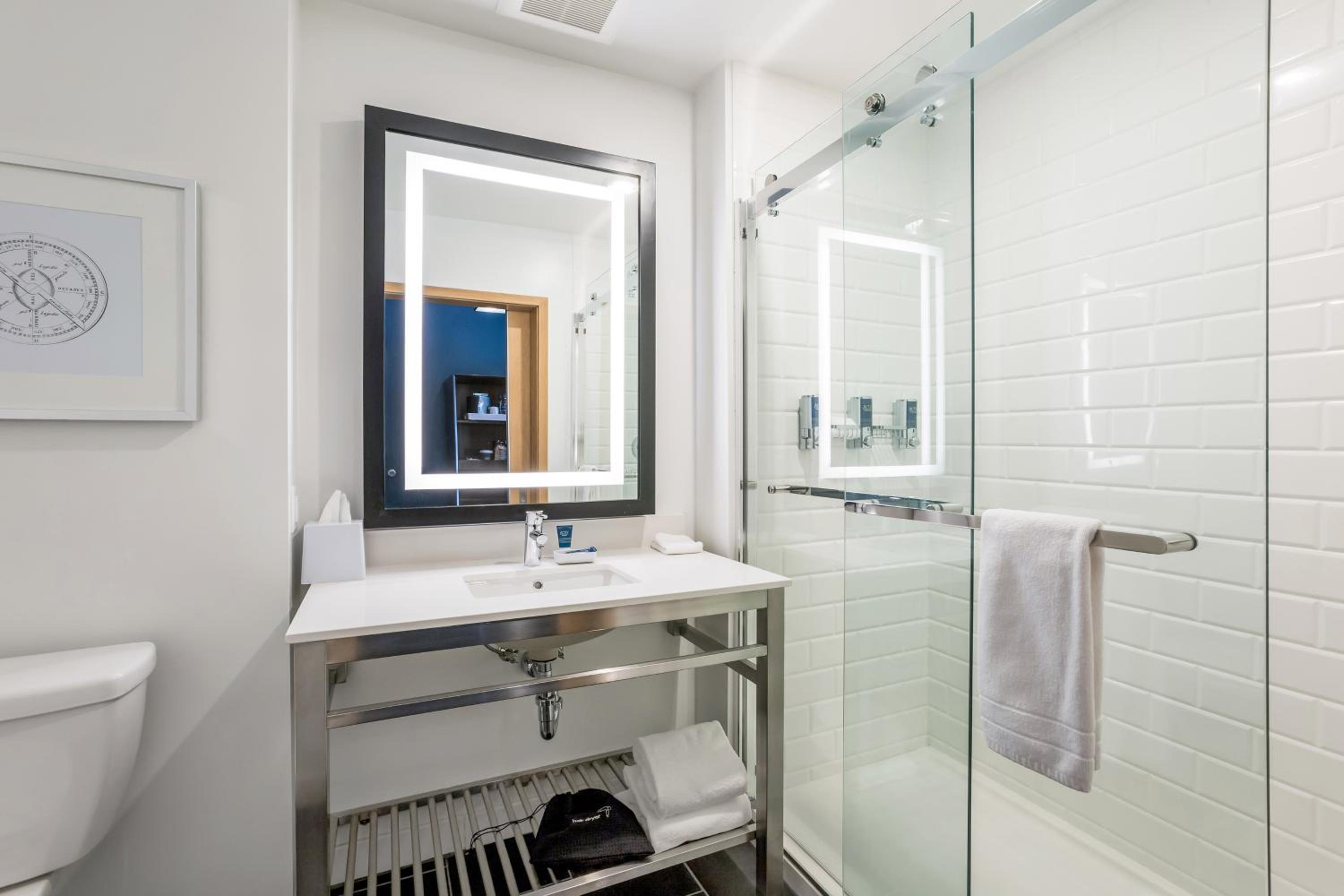 Traditional King Room - Hearing Accessible - Photo 3