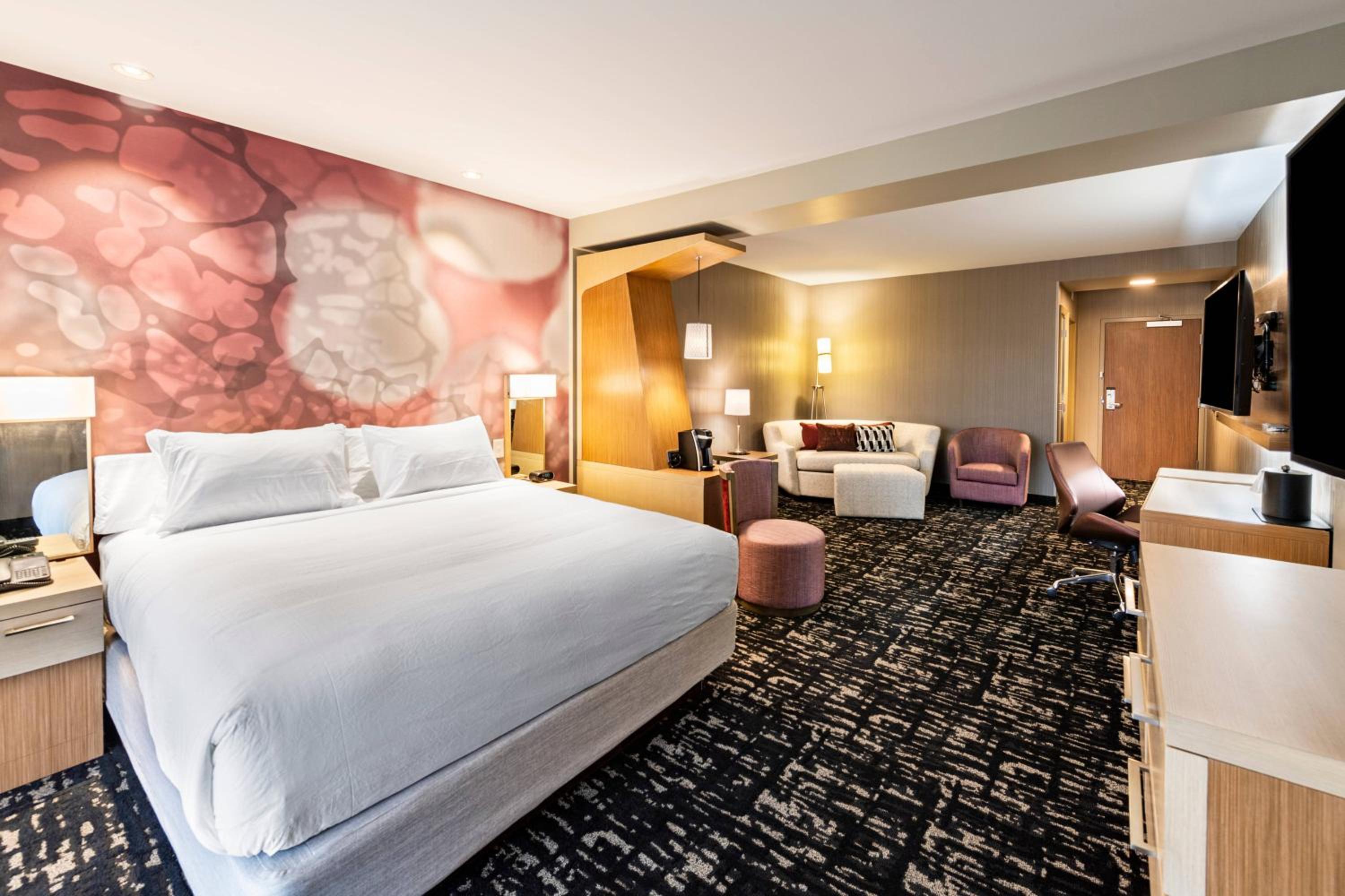 Suite, 1 King, Sofa bed, City view