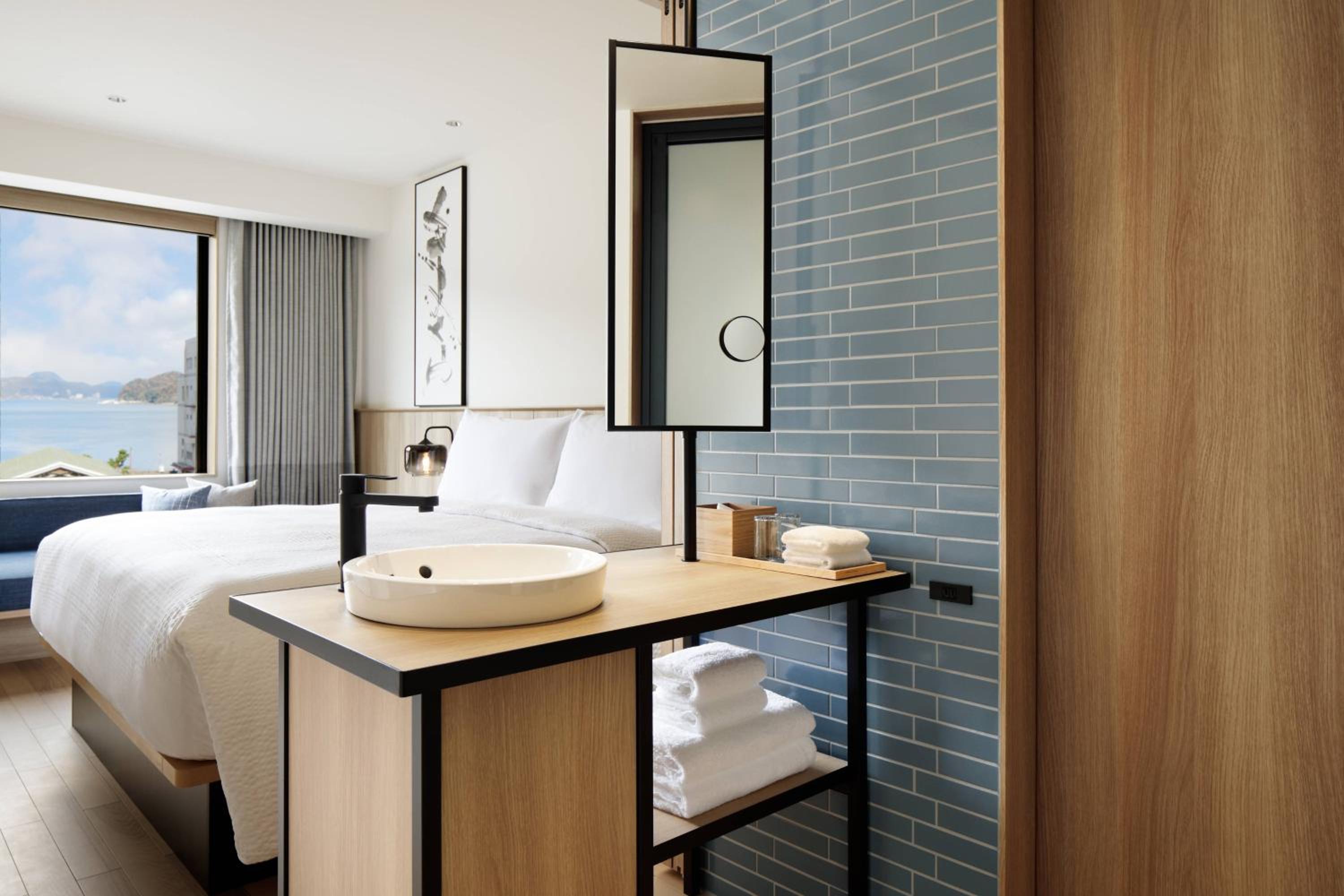Standard King Room - Photo 7